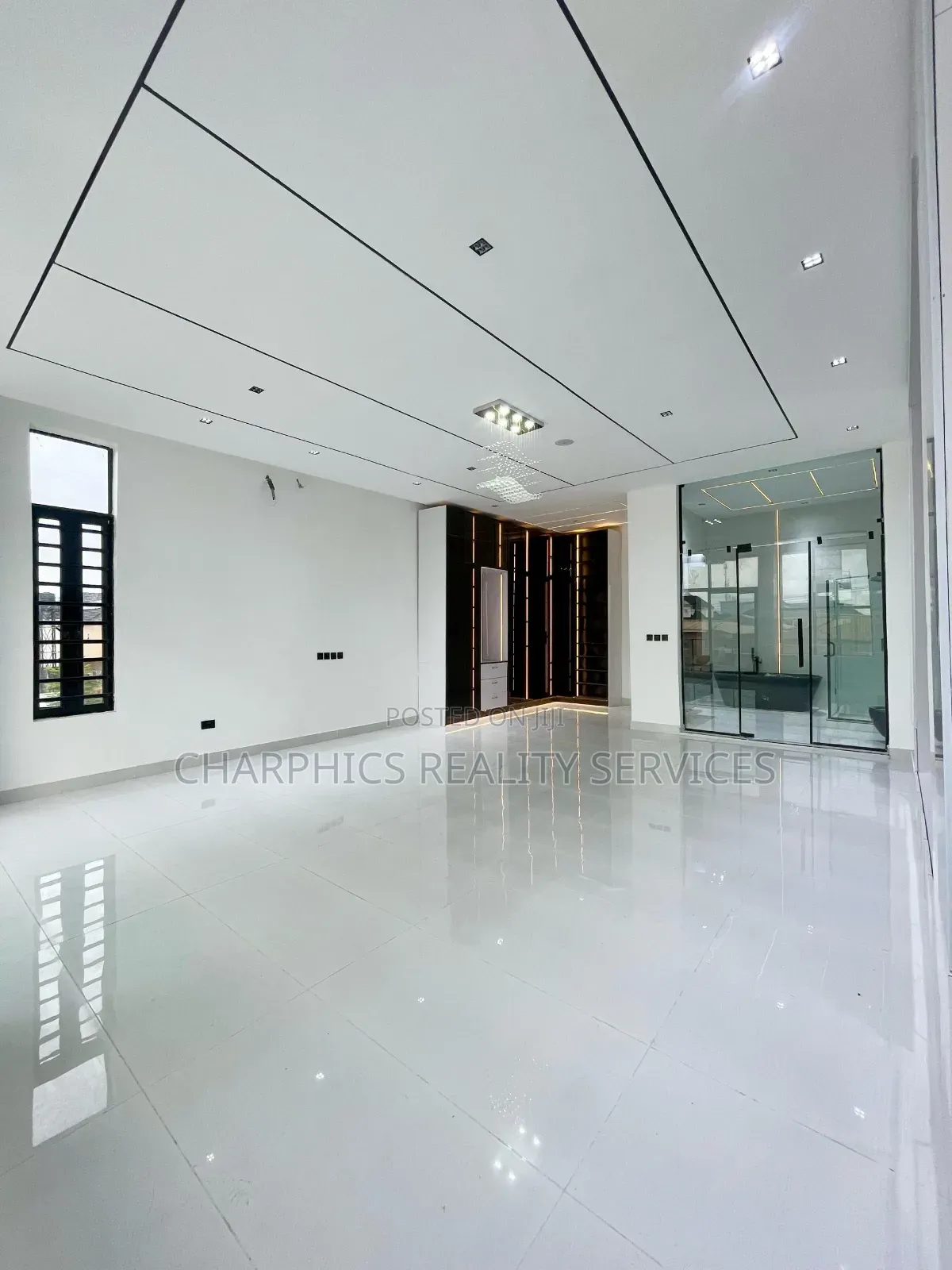 5bdrm Duplex in Chevron for sale