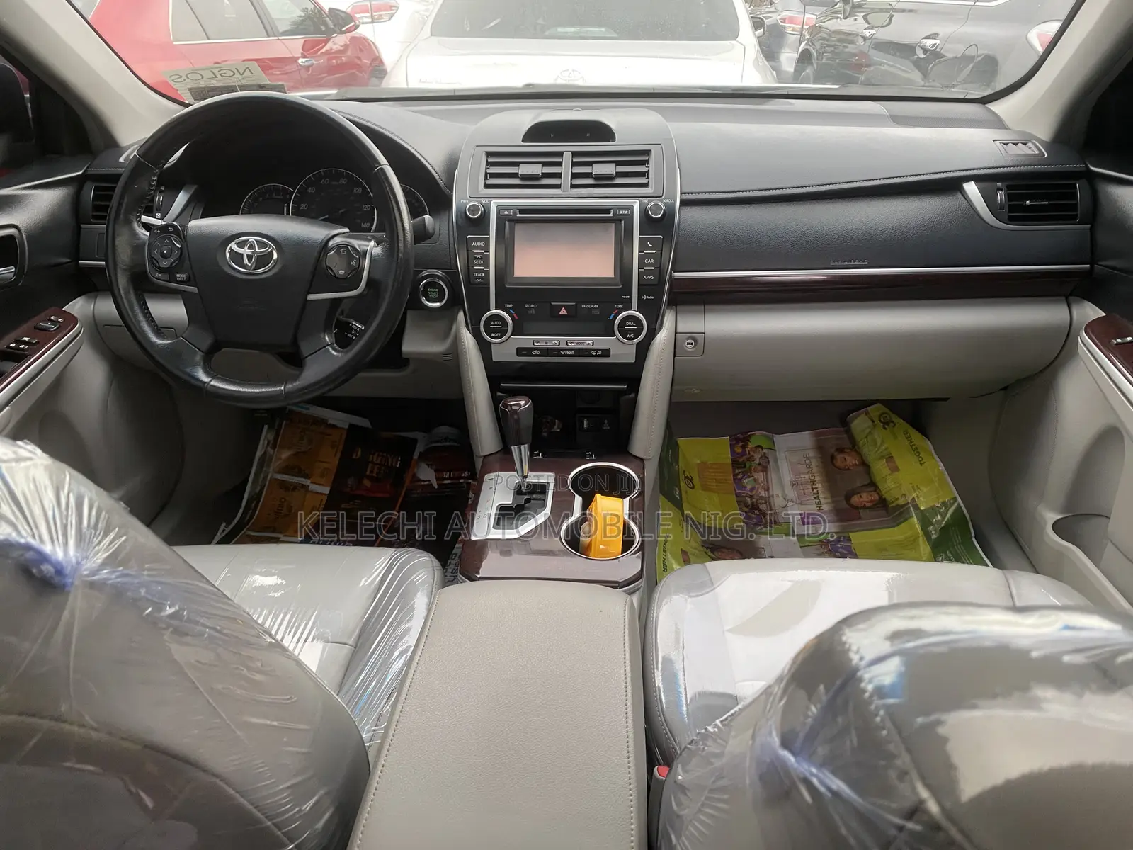 Toyota Camry XLE 4dr Sedan (2.5L 4cyl 6A) 2014 White