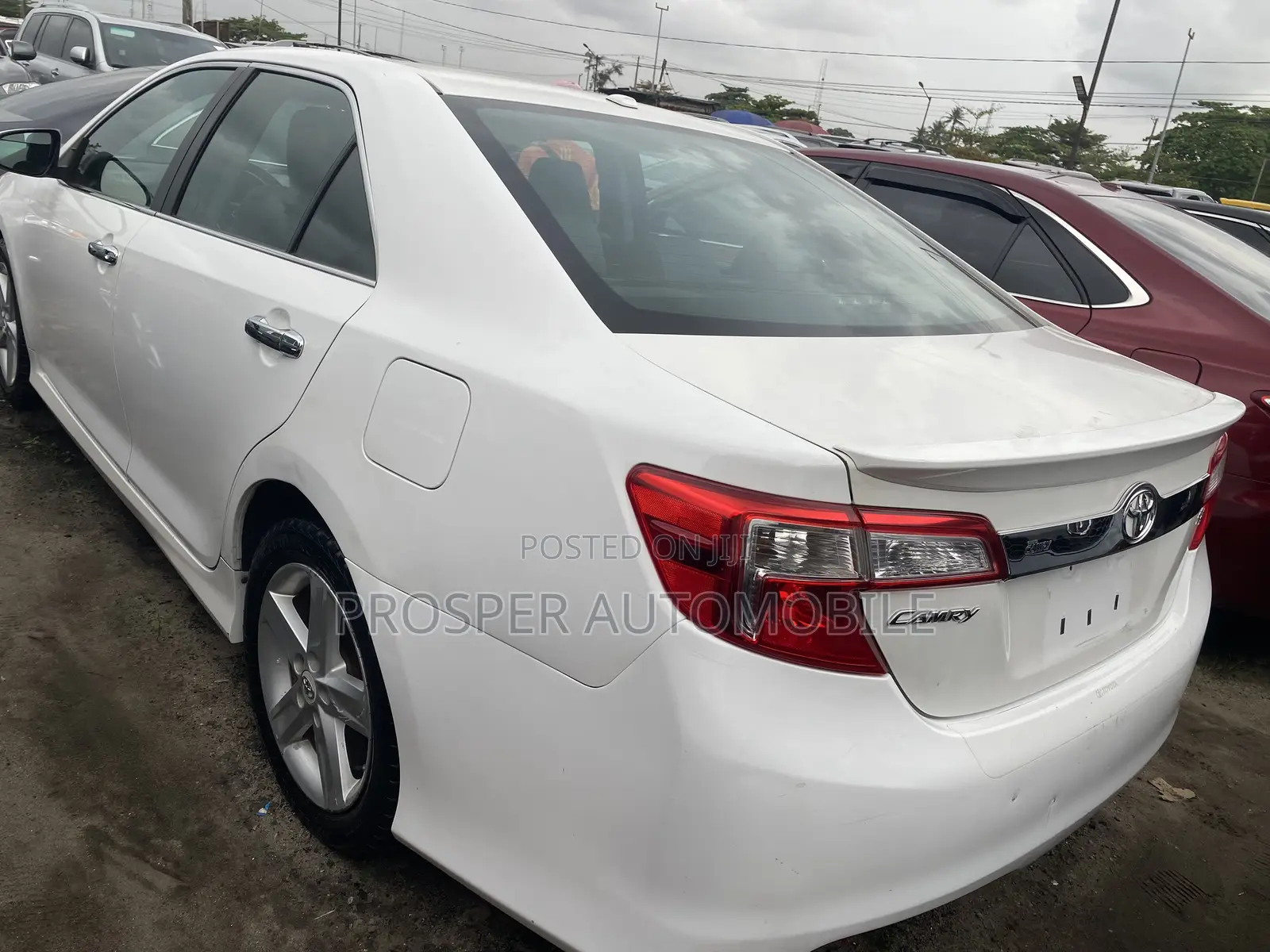Toyota Camry SE 4dr Sedan (2.5L 4cyl 6A) 2012 White