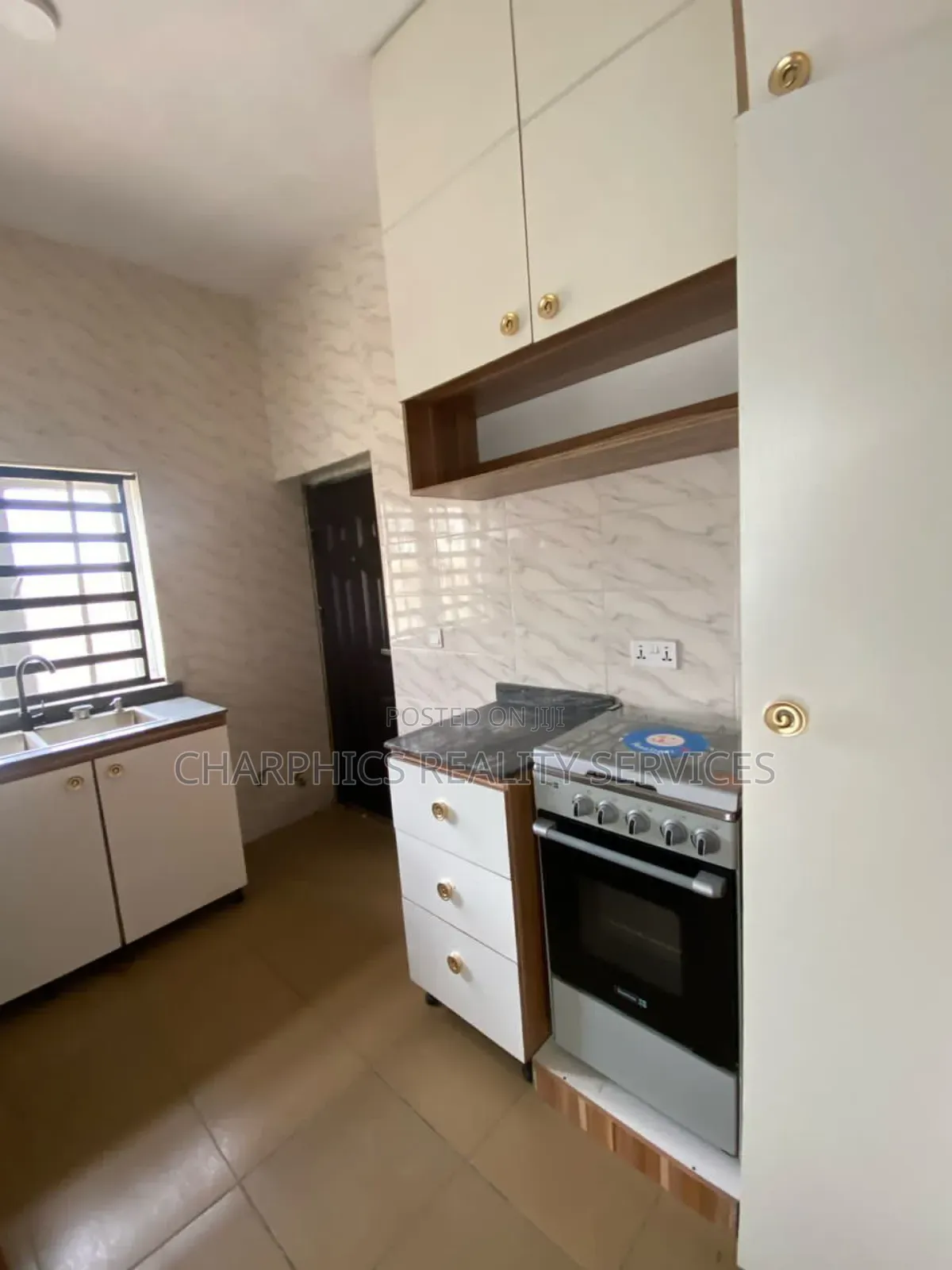 Furnished 3bdrm Apartment in Osapa london for rent