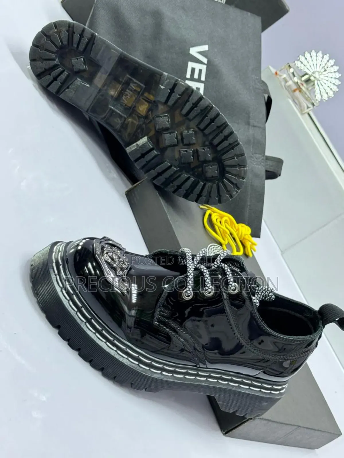 Dr Martens Single Line, Logo High Sole Shoe