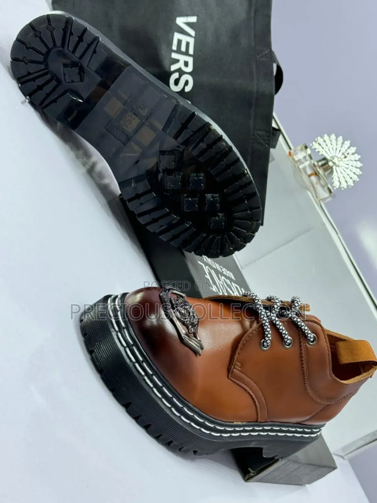 Dr Martens Single Line, Logo High Sole Shoe