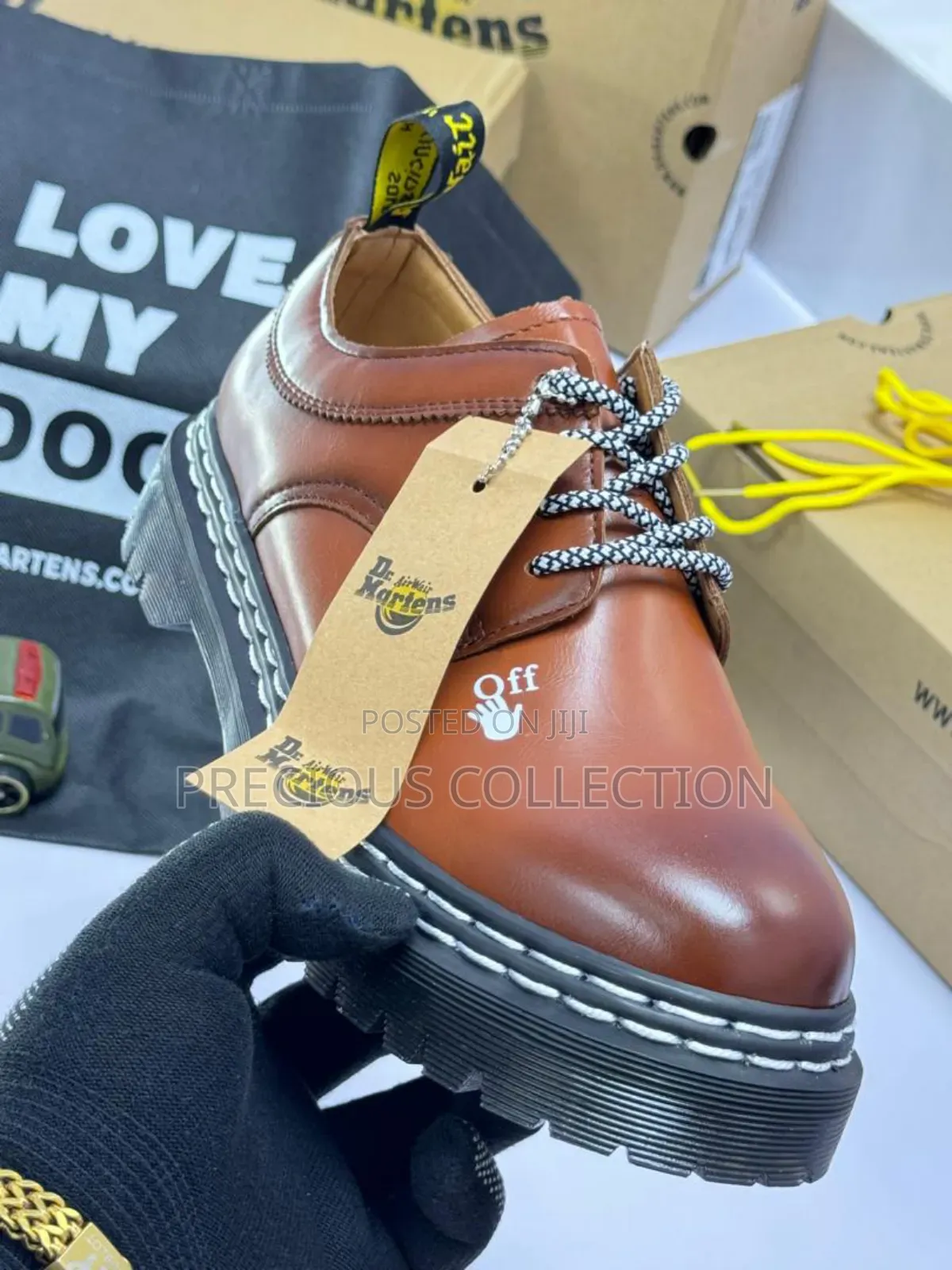 Unisex Dr Martens Leather Lace Up Shoe