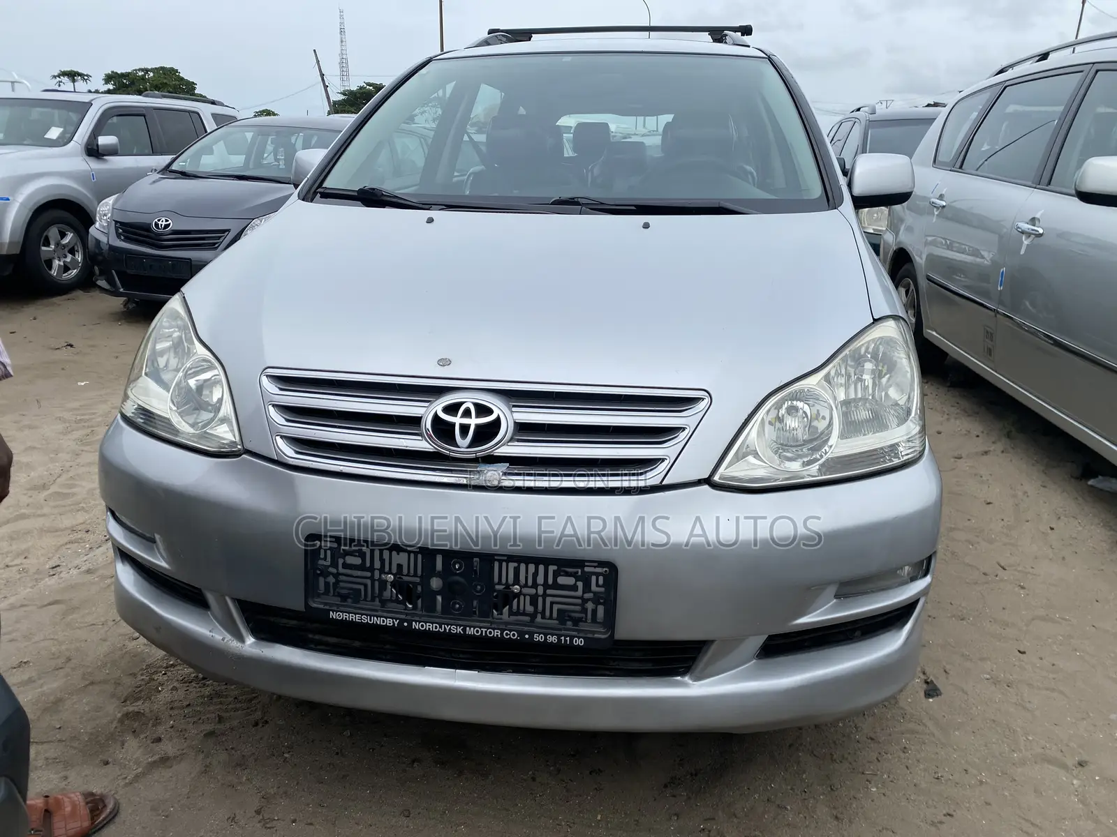 Toyota Avensis Verso 2.0 Petrol 2005 Silver