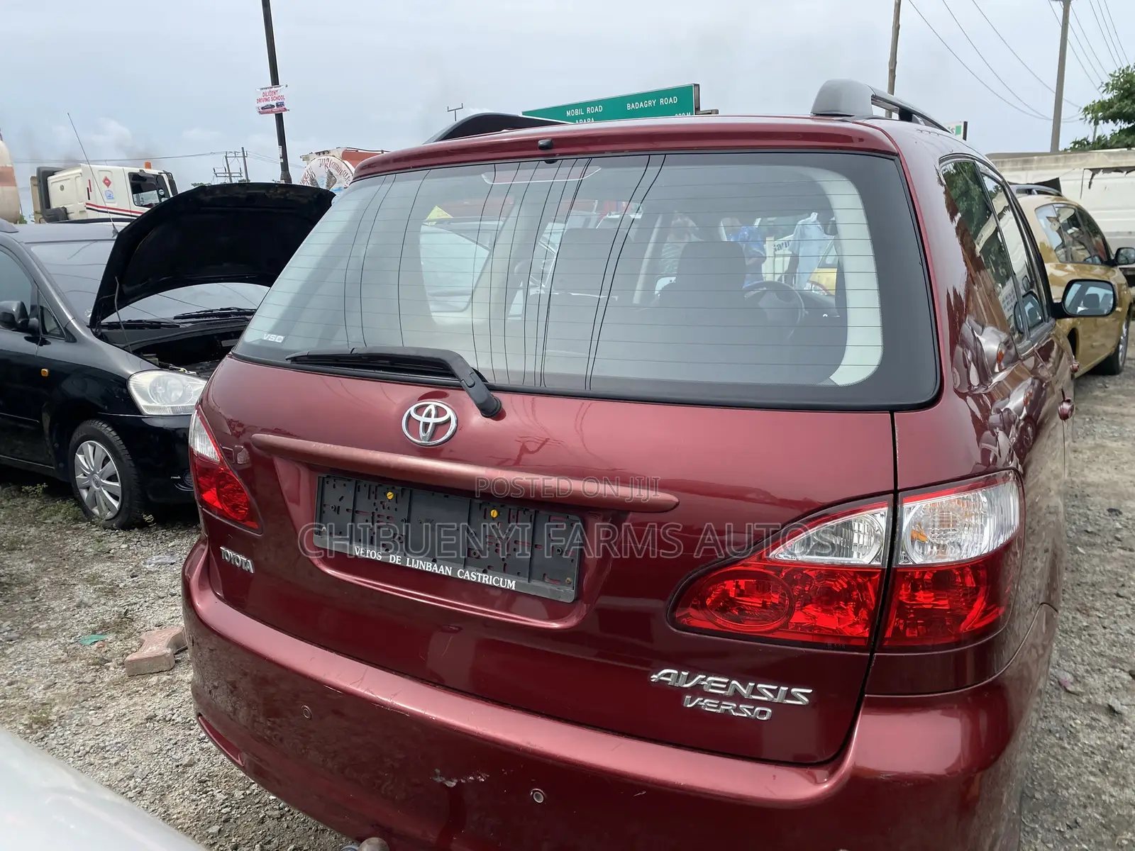 Toyota Avensis Verso 2.0 Petrol 2007 Red