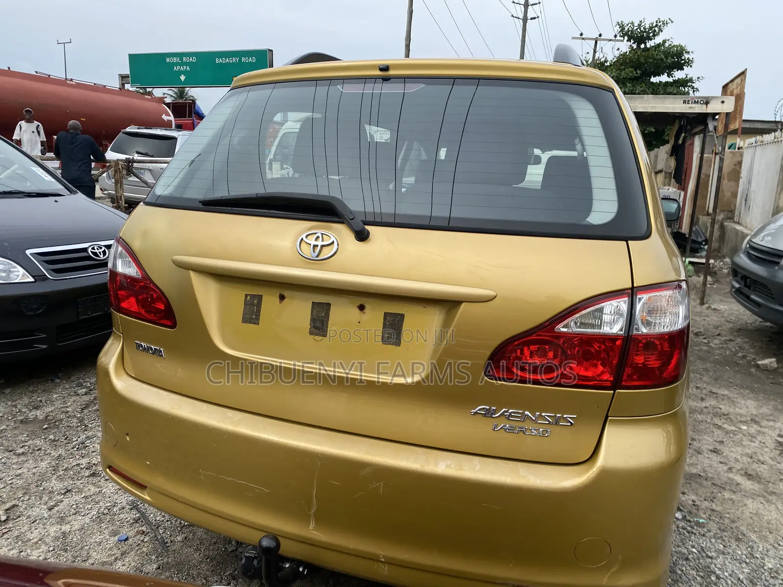 Toyota Avensis Verso 2.0 Petrol 2008 Gold