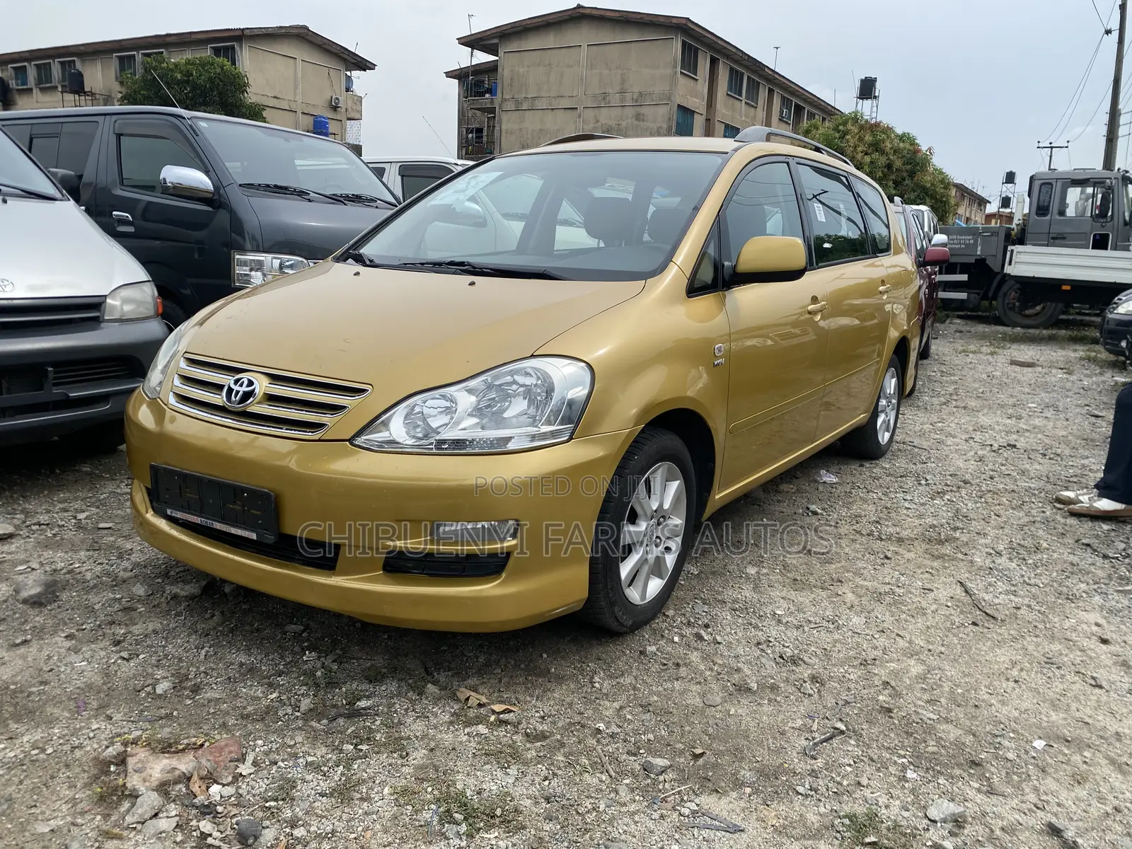 Toyota Avensis Verso 2.0 Petrol 2008 Gold