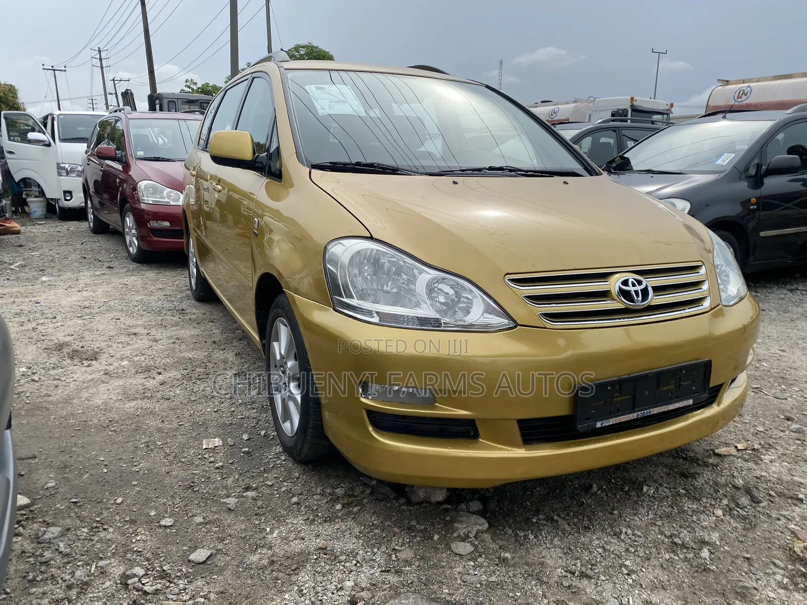 Toyota Avensis Verso 2.0 Petrol 2008 Gold