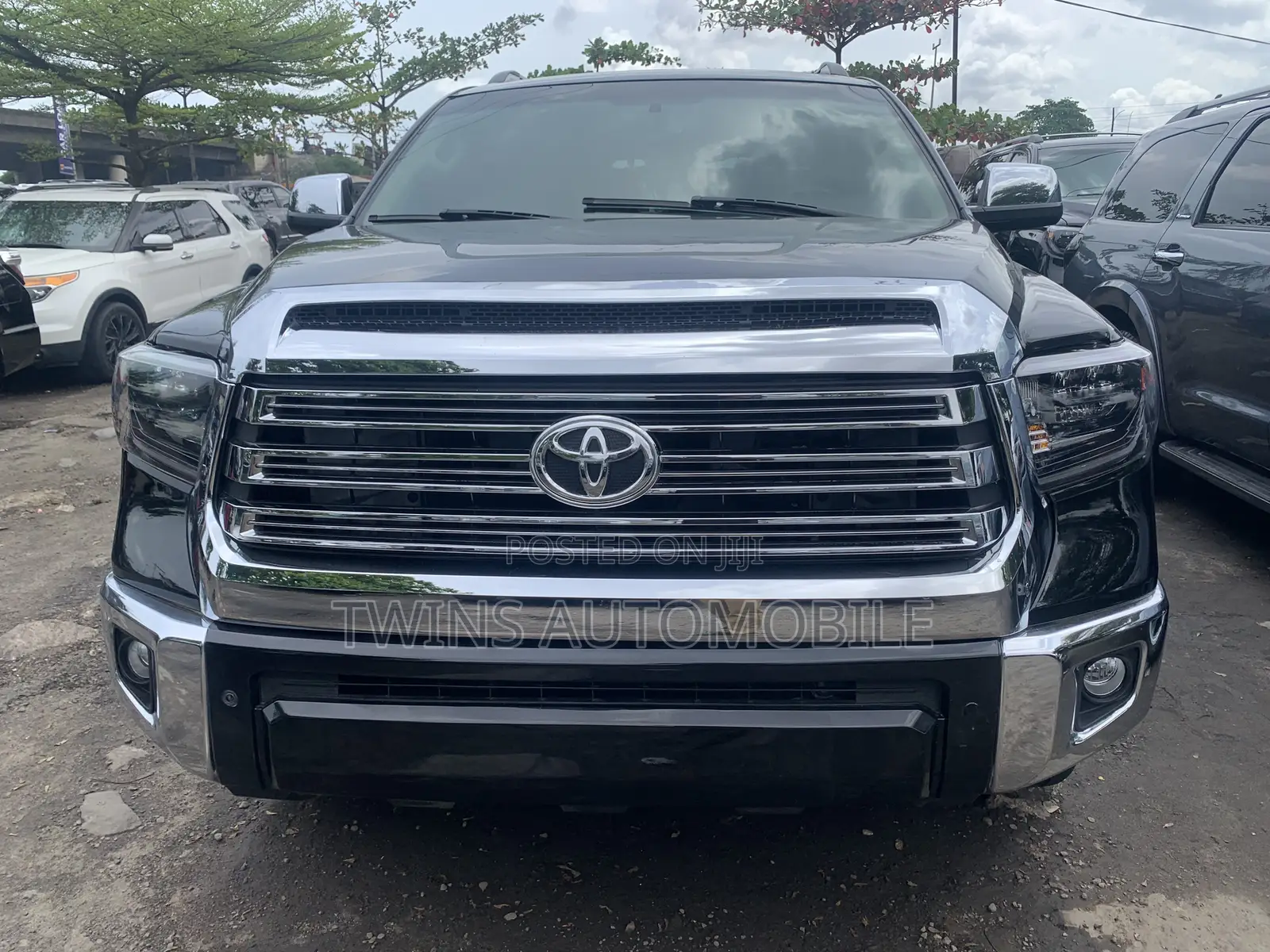Toyota Sequoia Platinum 4x4 2018 Black