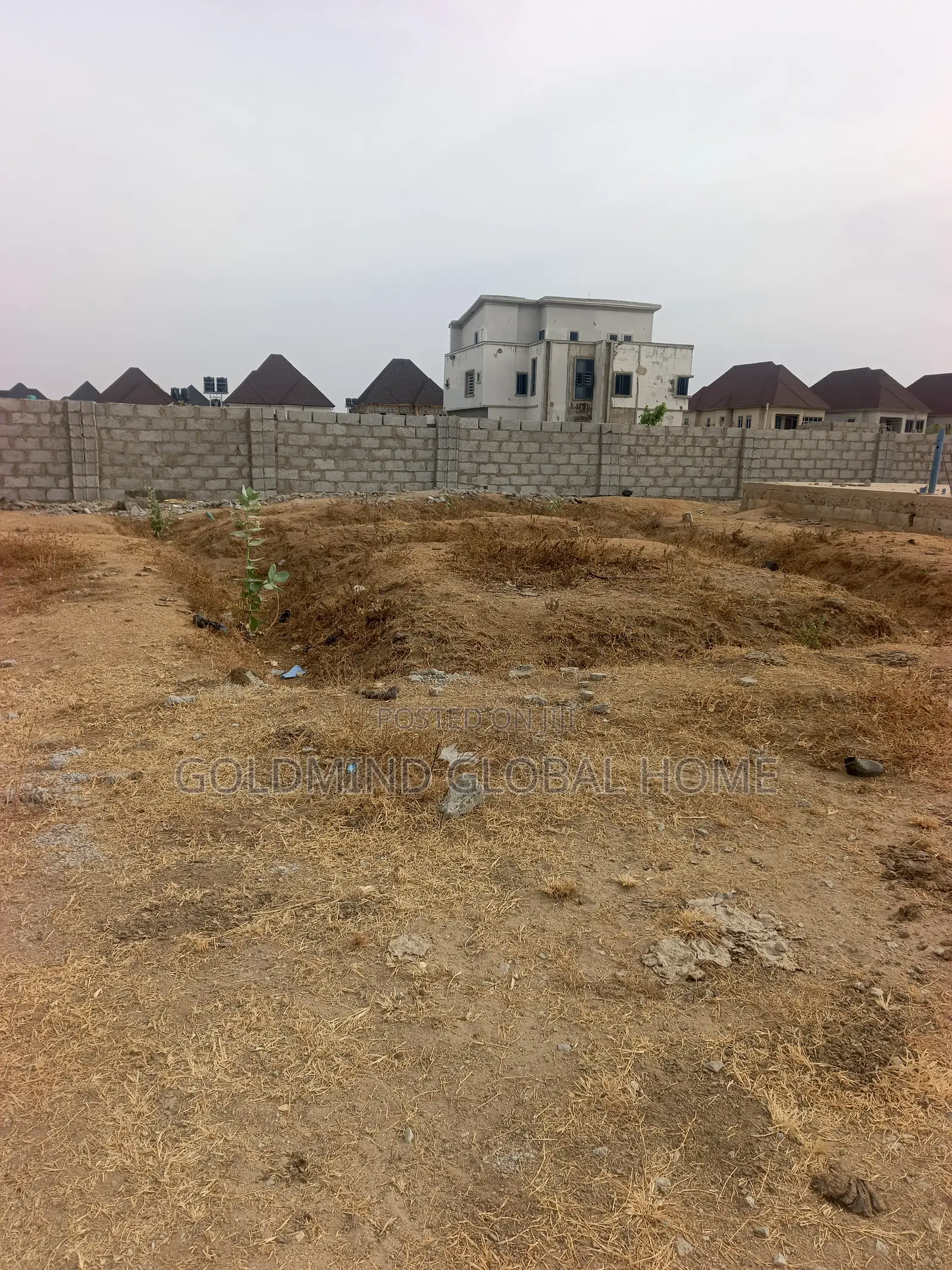 6bdrm Apartment in Goldmind Estate Katampe Extension for sale