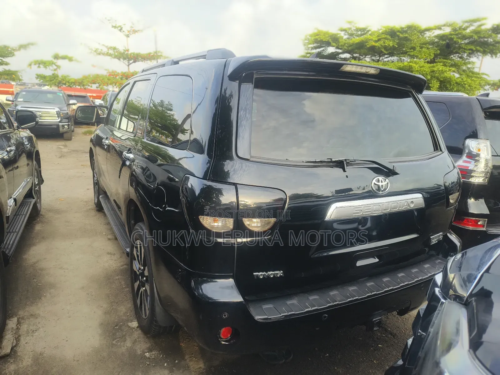 Toyota Sequoia Platinum 4dr SUV 4WD (5.7L 8cyl 6A) 2010 Black