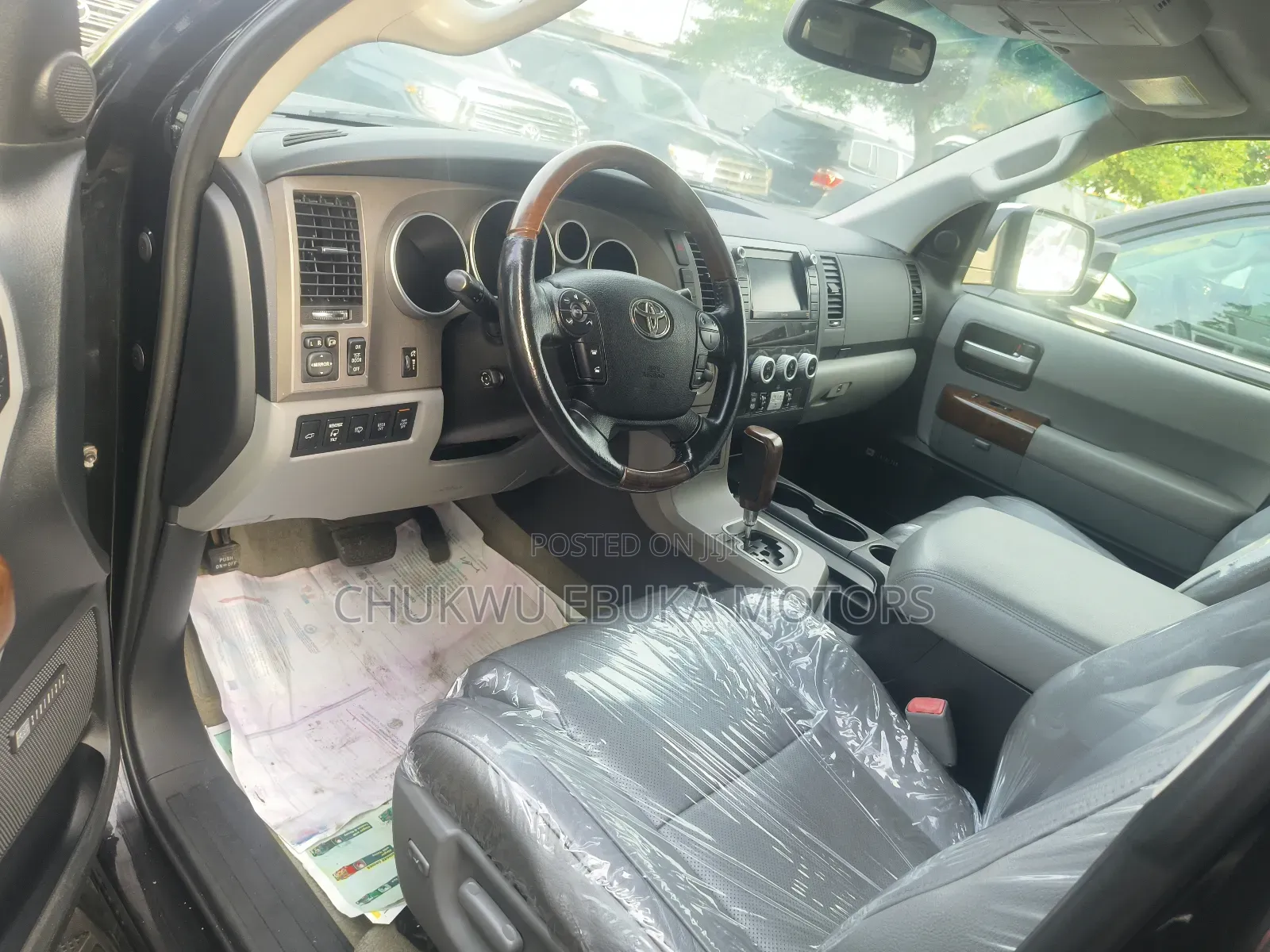 Toyota Sequoia Platinum 4dr SUV 4WD (5.7L 8cyl 6A) 2010 Black