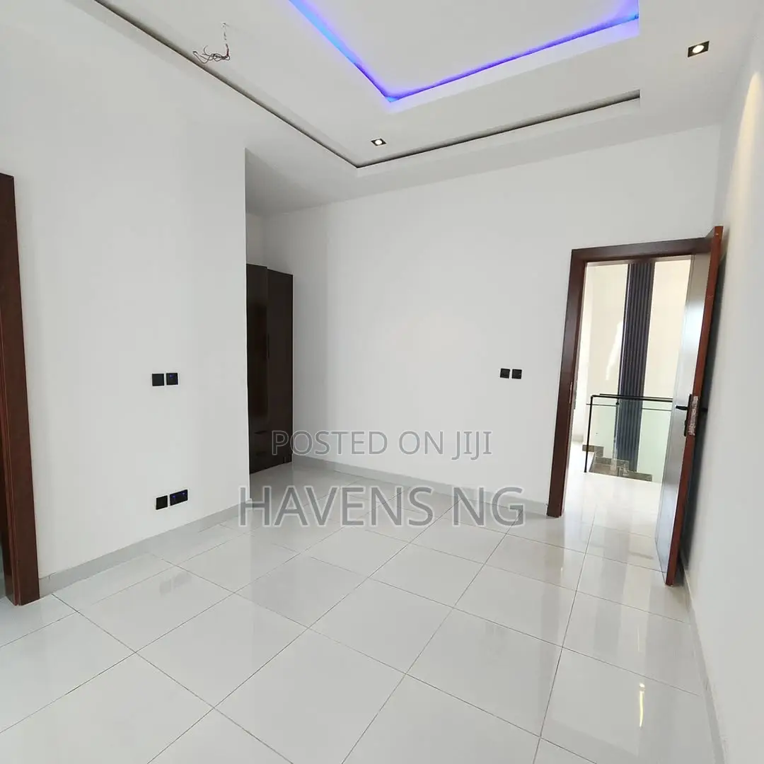 5bdrm Duplex in Lekki Phase 1 for sale