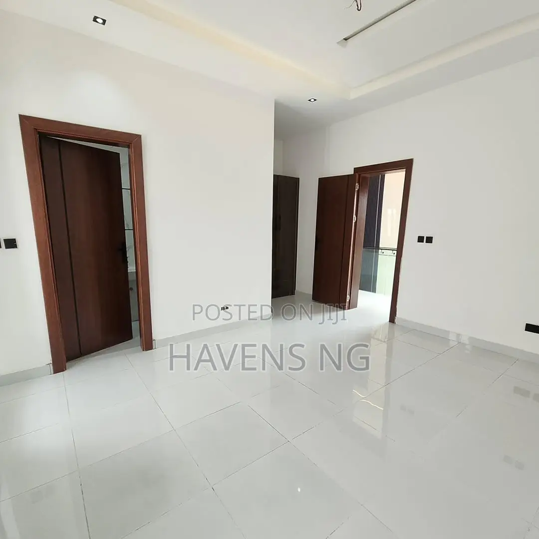 5bdrm Duplex in Lekki Phase 1 for sale