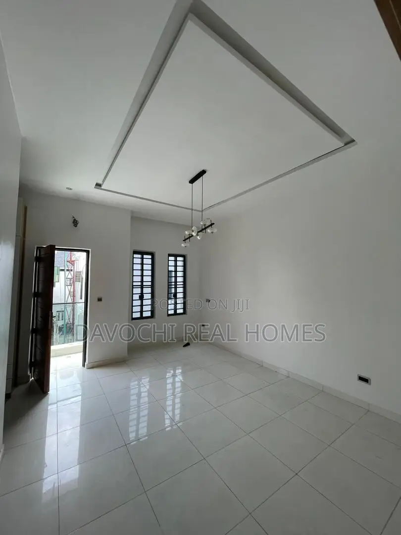 4bdrm Duplex in Ikota for sale
