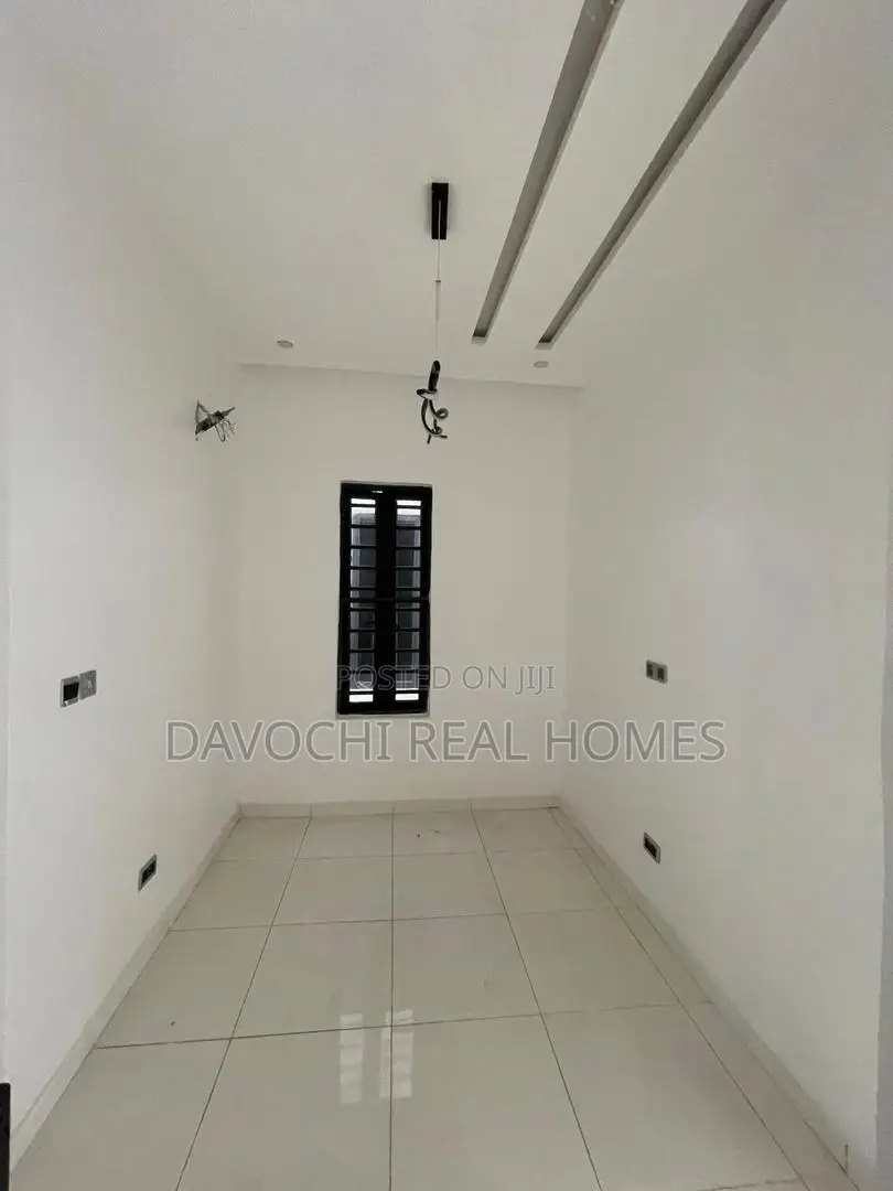 4bdrm Duplex in Ikota for sale
