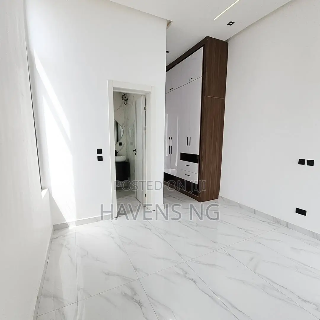 5bdrm Duplex in Lekki Phase 1 for sale