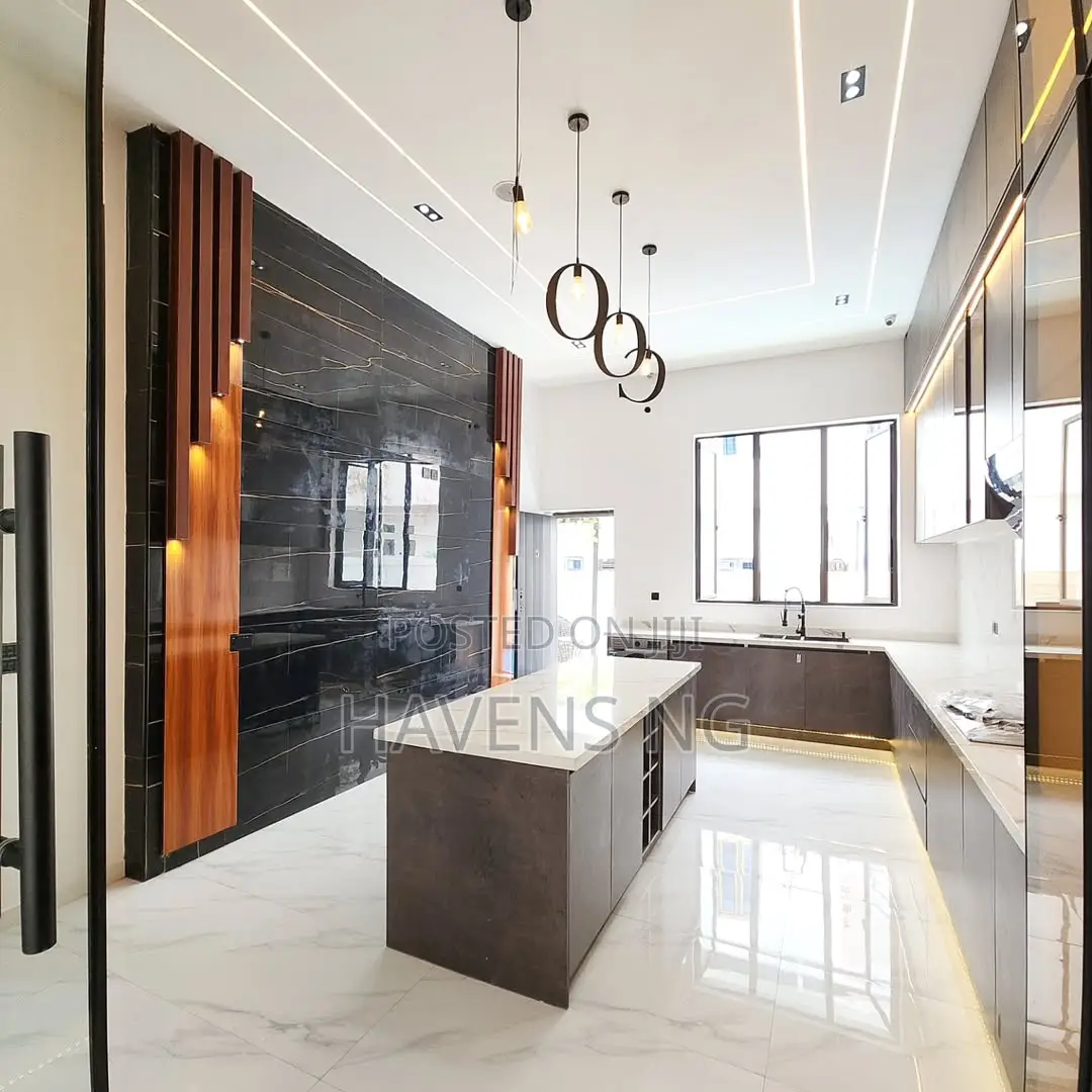 5bdrm Duplex in Lekki Phase 1 for sale