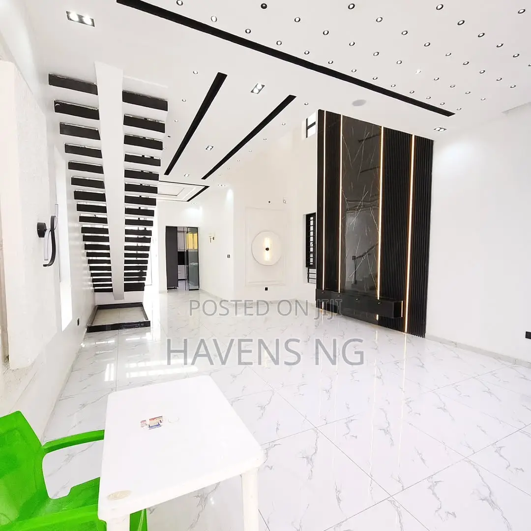 5bdrm Duplex in Lekki Phase 1 for sale