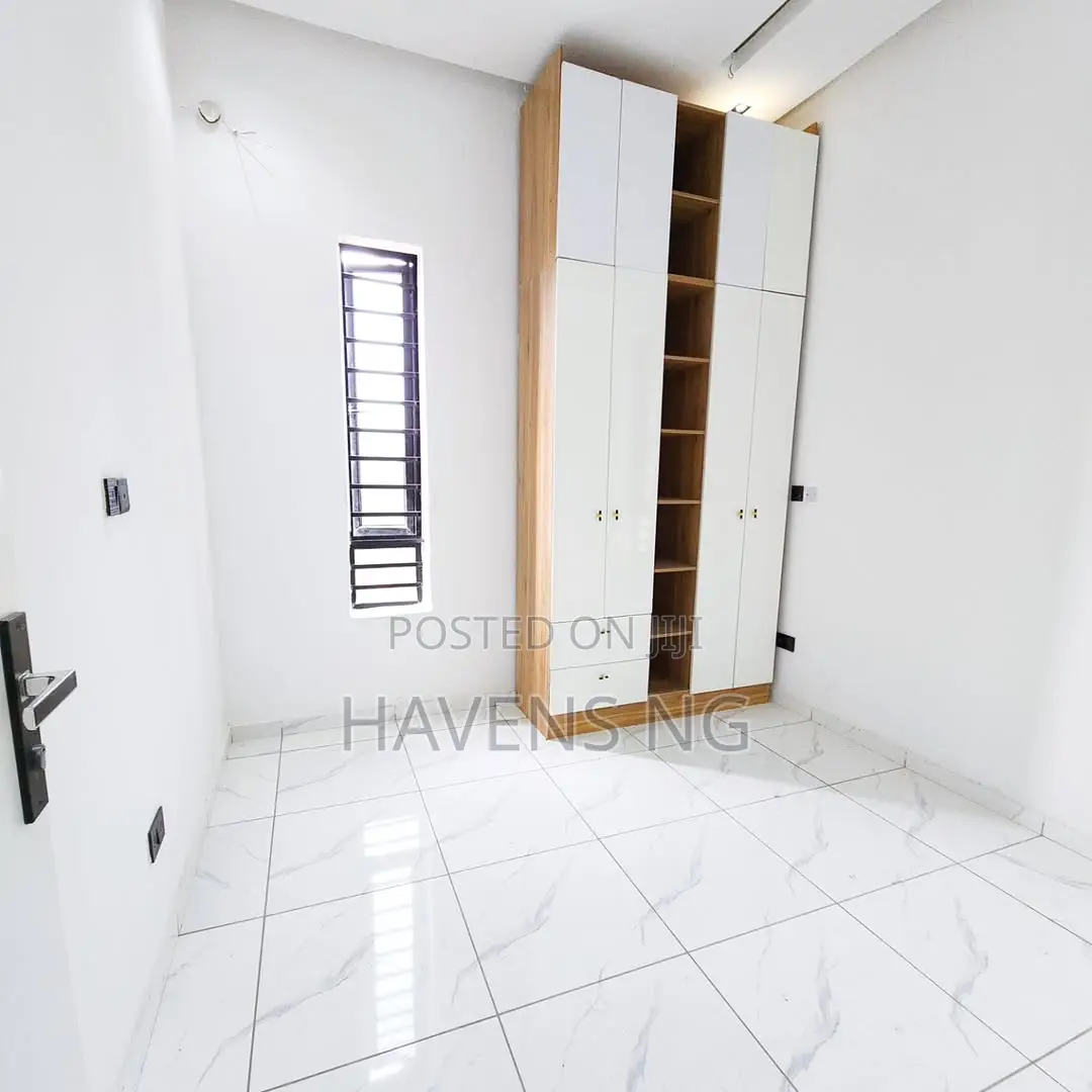 5bdrm Duplex in Lekki Phase 1 for sale