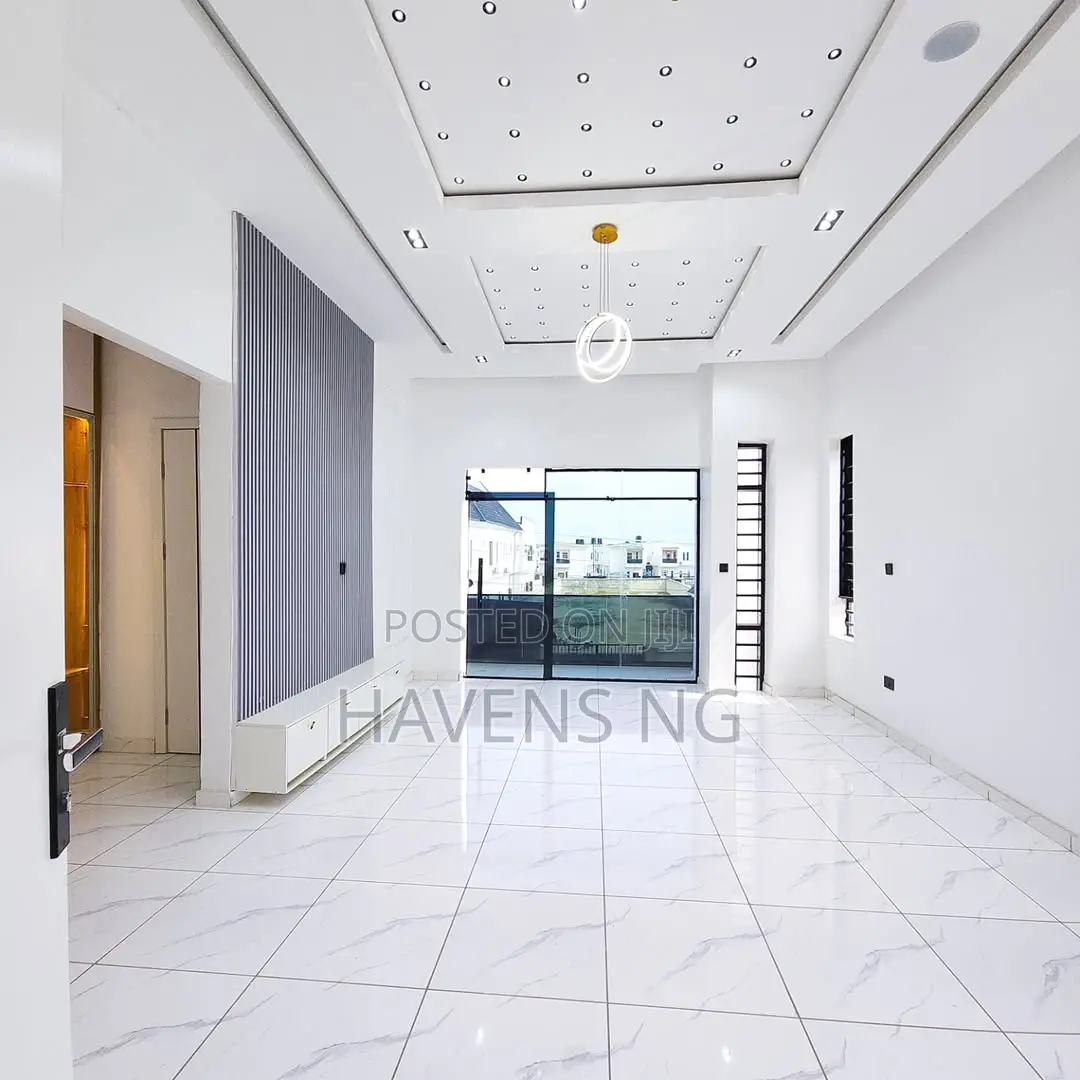 5bdrm Duplex in Lekki Phase 1 for sale