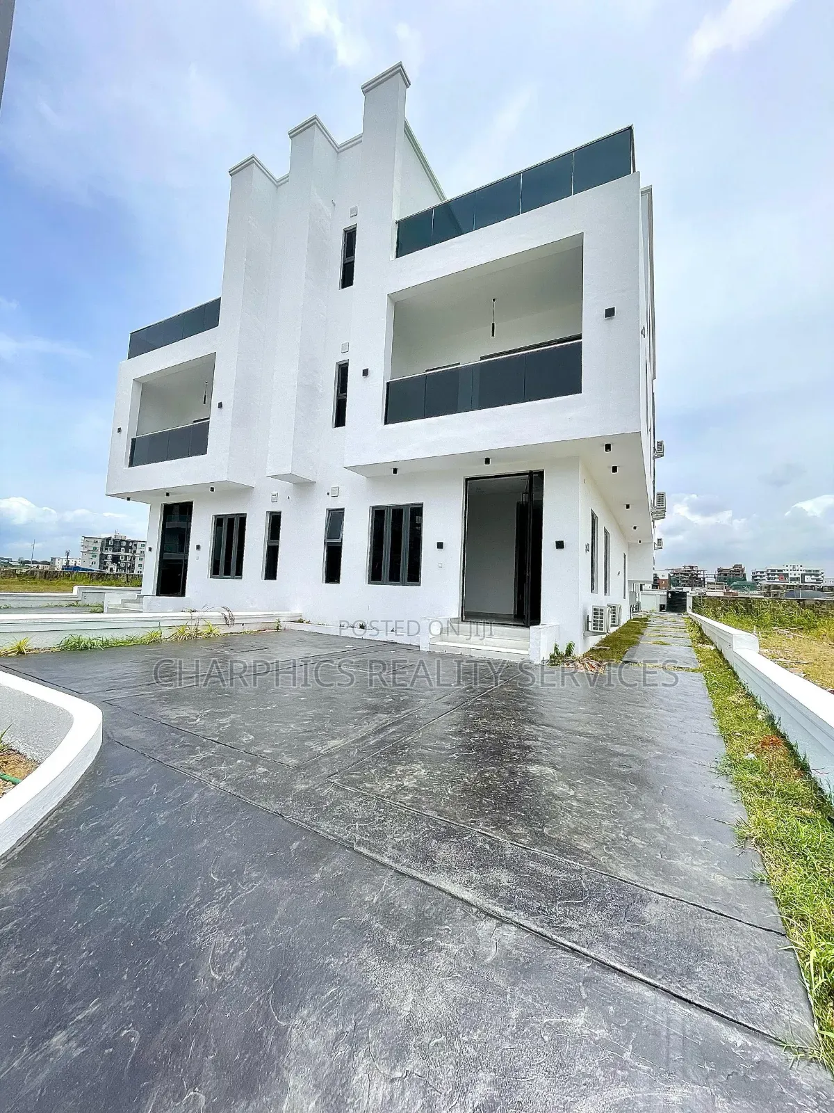 5bdrm Duplex in Ikate for sale
