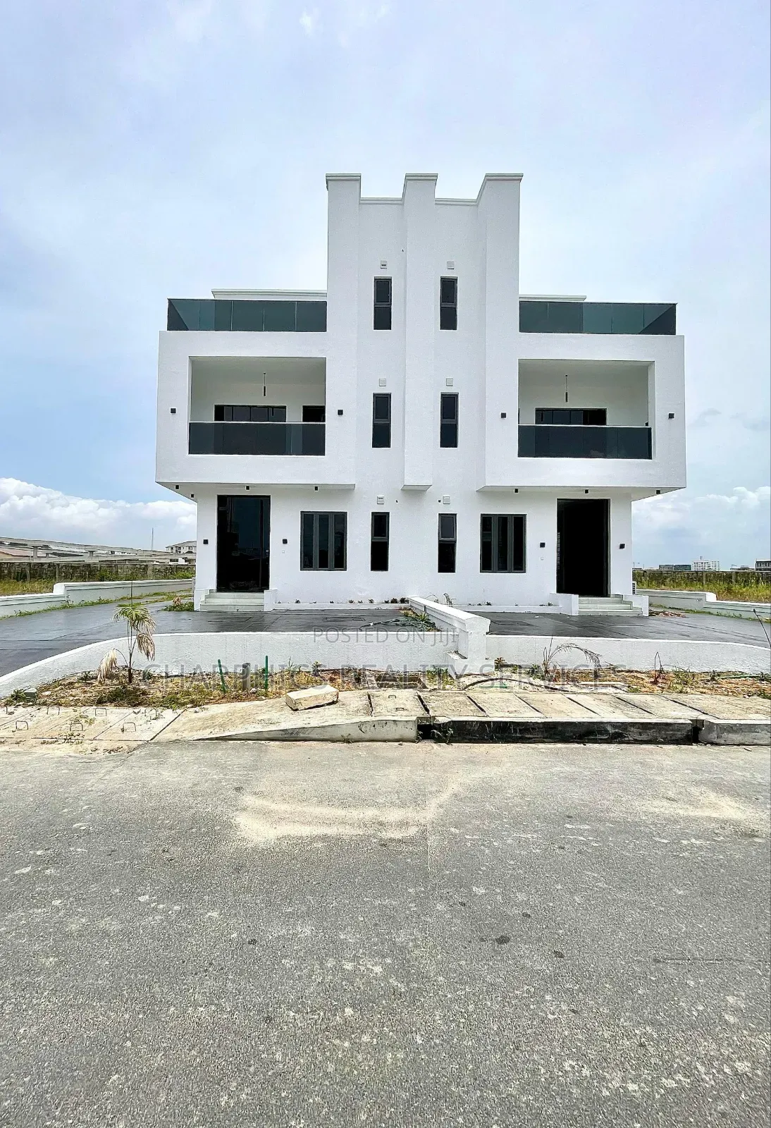 5bdrm Duplex in Ikate for sale