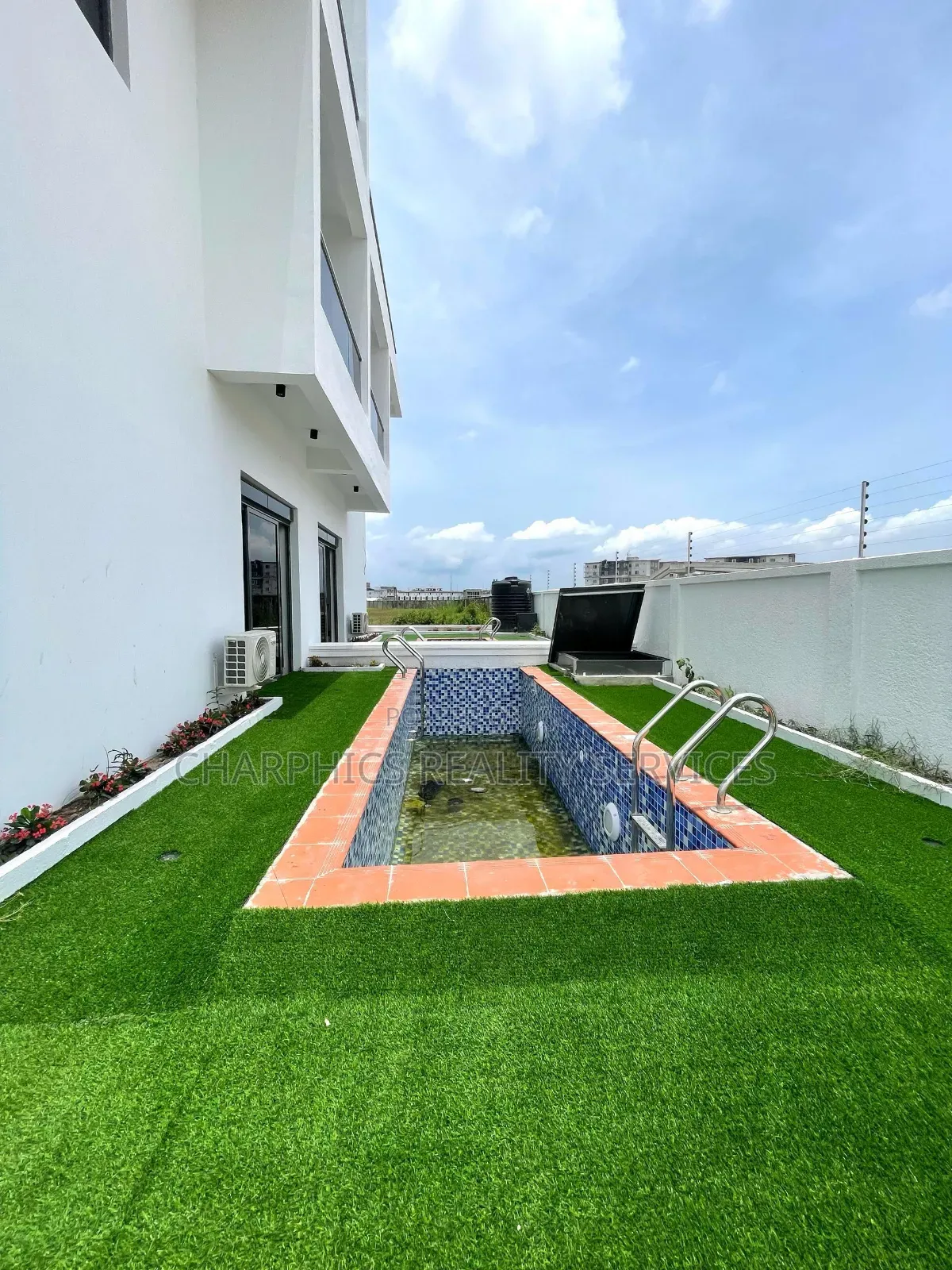 5bdrm Duplex in Ikate for sale