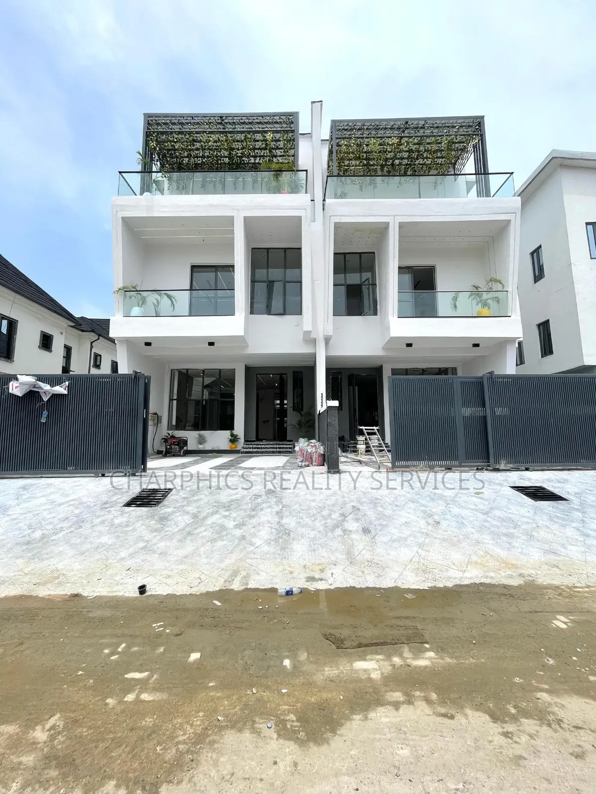 4bdrm Duplex in Ikota for sale
