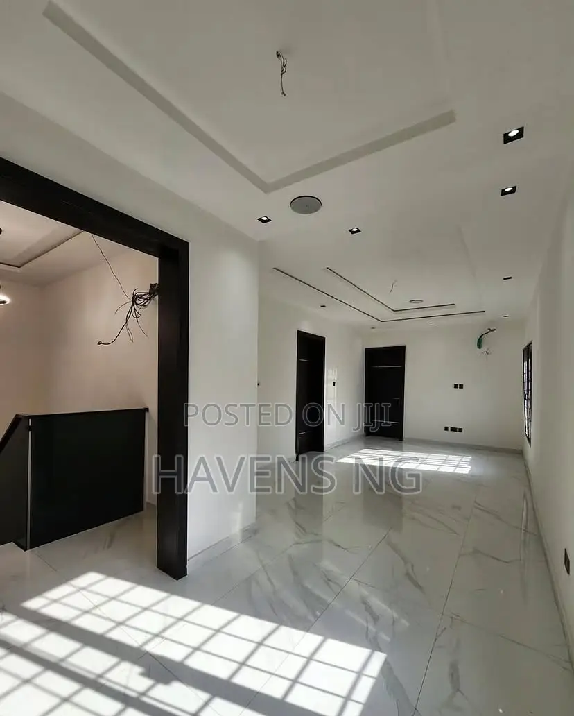 5bdrm Duplex in Lekki Phase 1 for sale