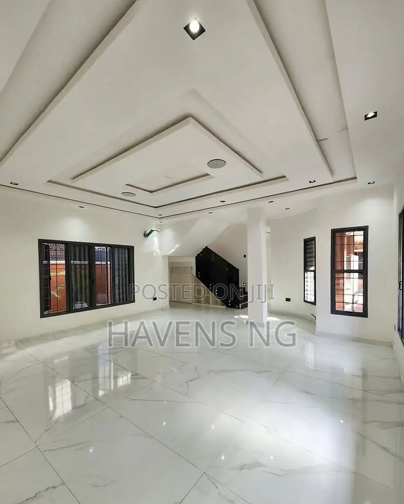5bdrm Duplex in Lekki Phase 1 for sale