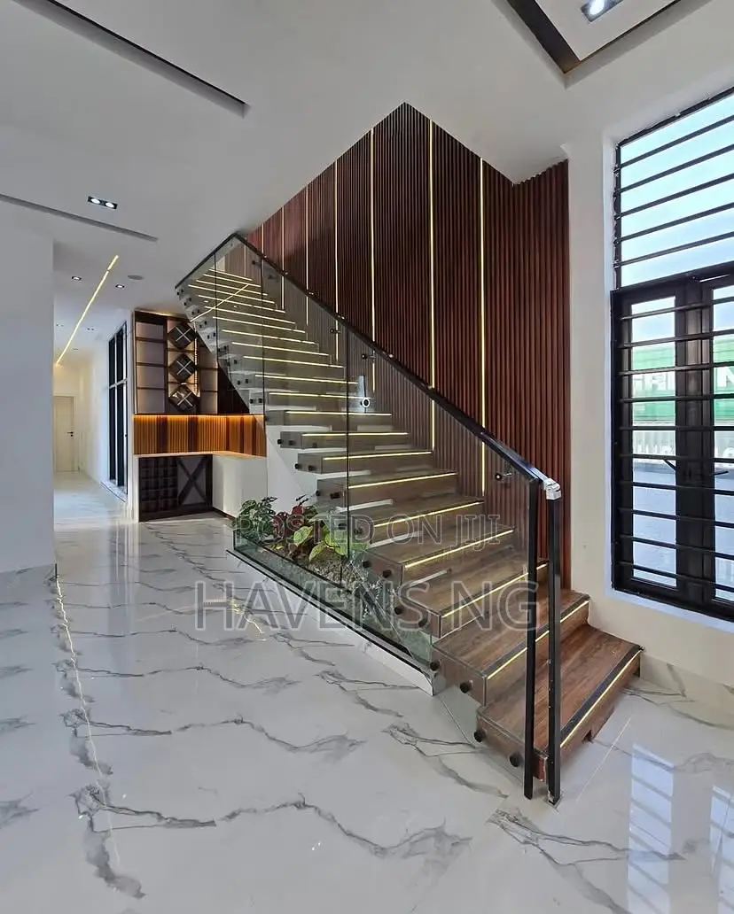 5bdrm Duplex in Lekki Phase 2 for sale