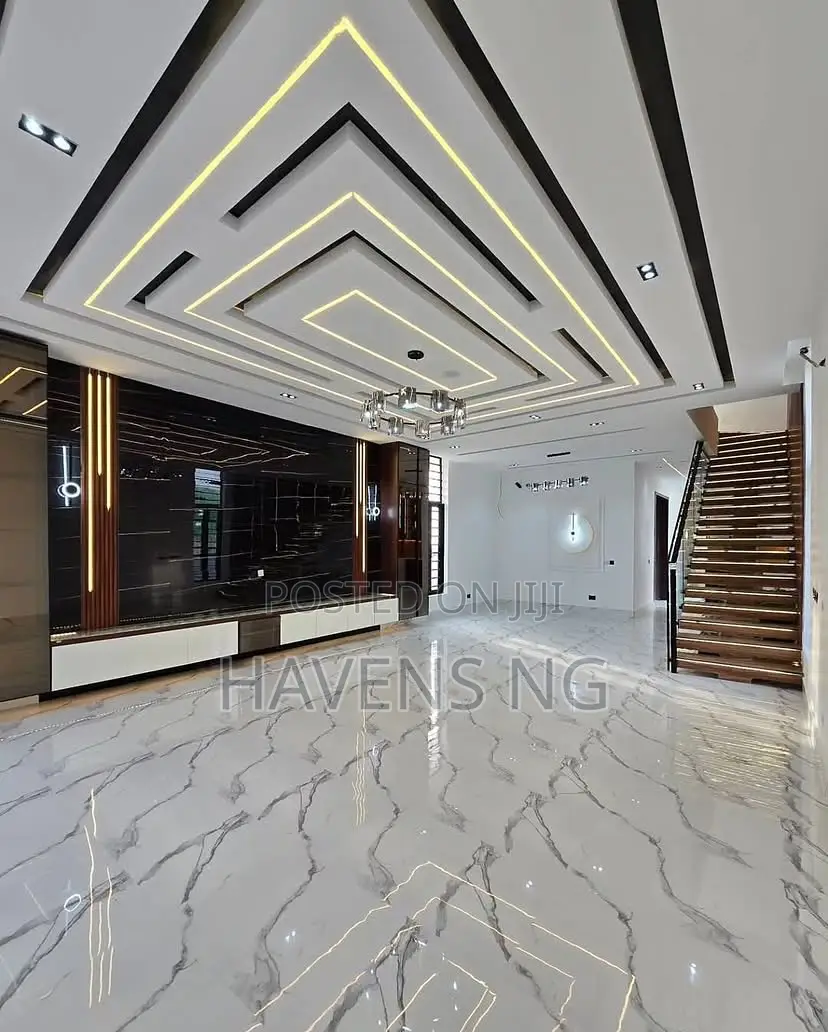 5bdrm Duplex in Lekki Phase 2 for sale