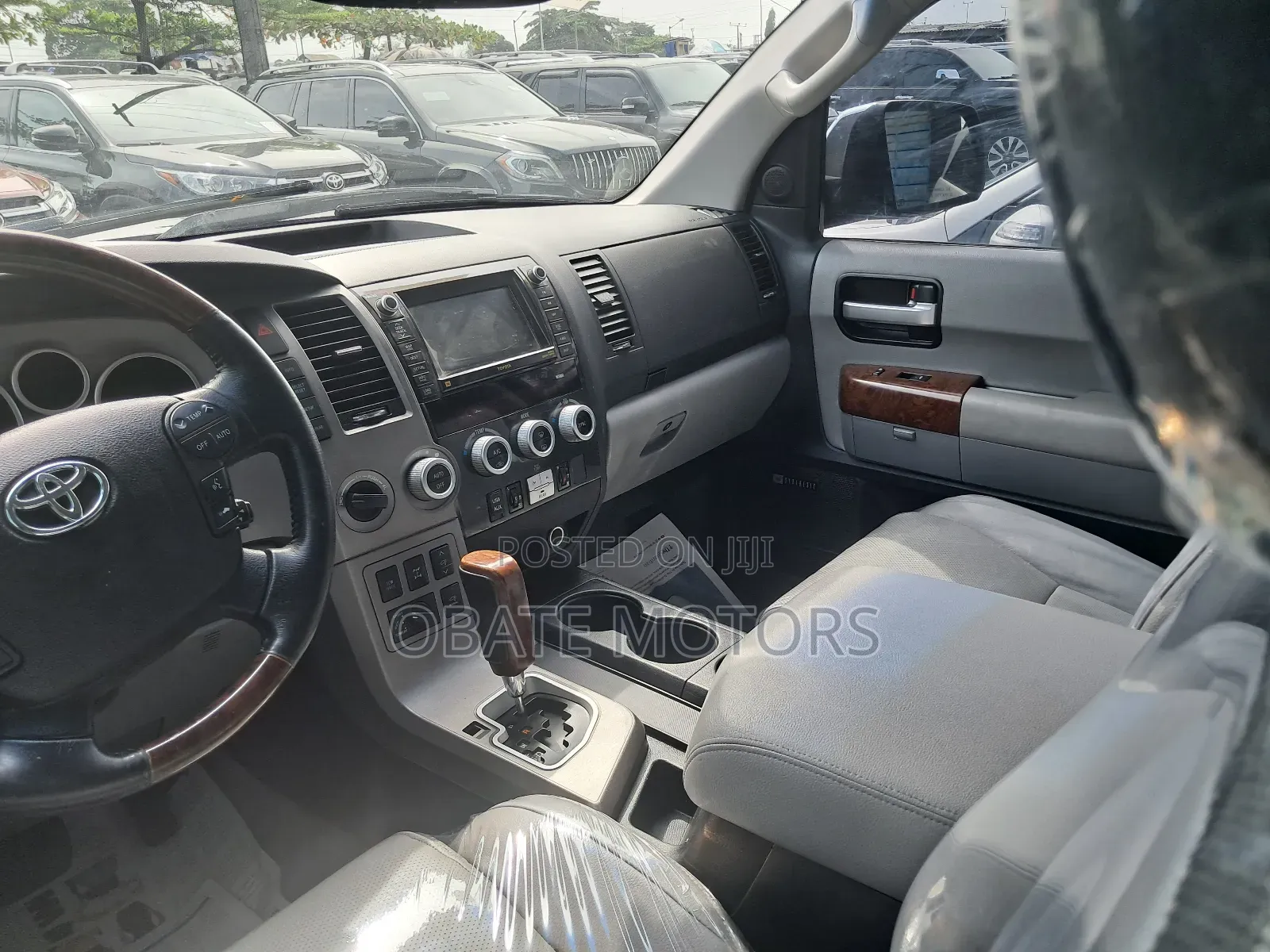 Toyota Sequoia Limited 4dr SUV 4WD (5.7L 8cyl 6A) 2012 Black