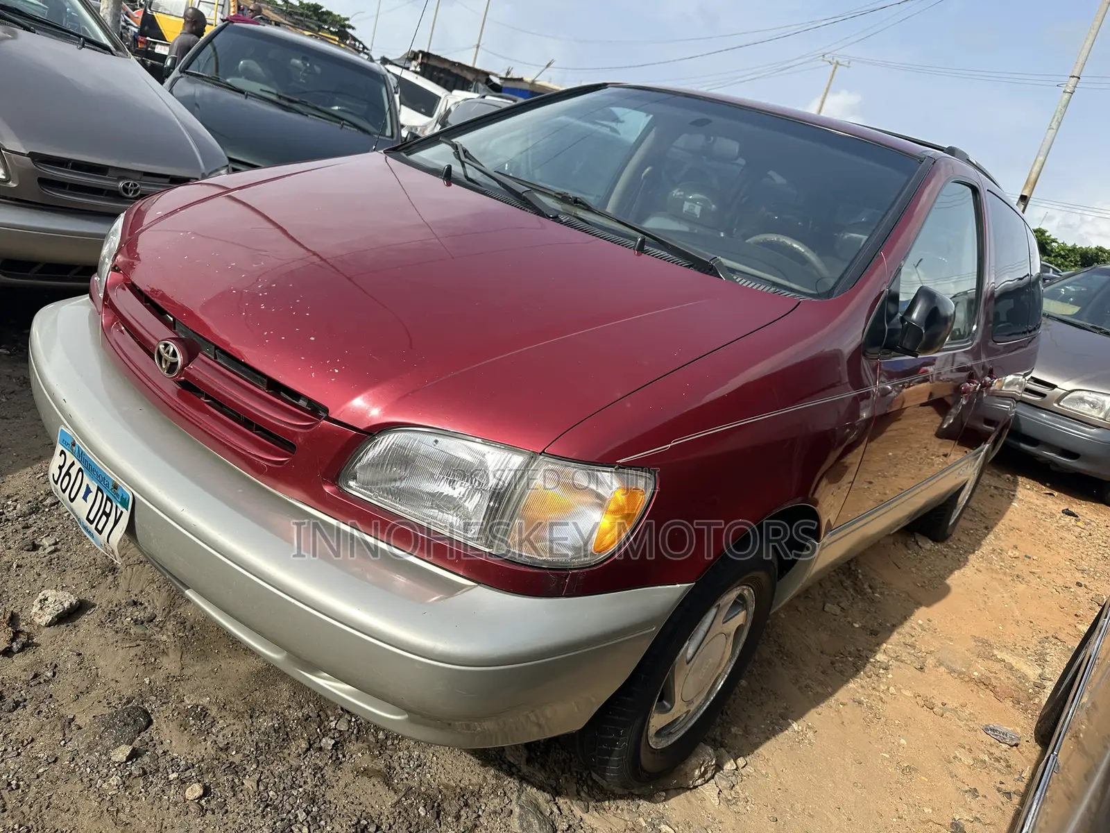 Toyota Sienna XLE & 1 hatch 2000 Red