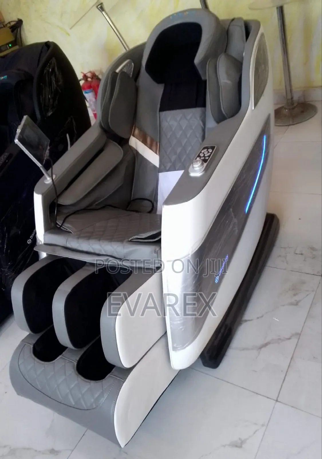 Whole Body Luxury Massage Chair, Automatic.