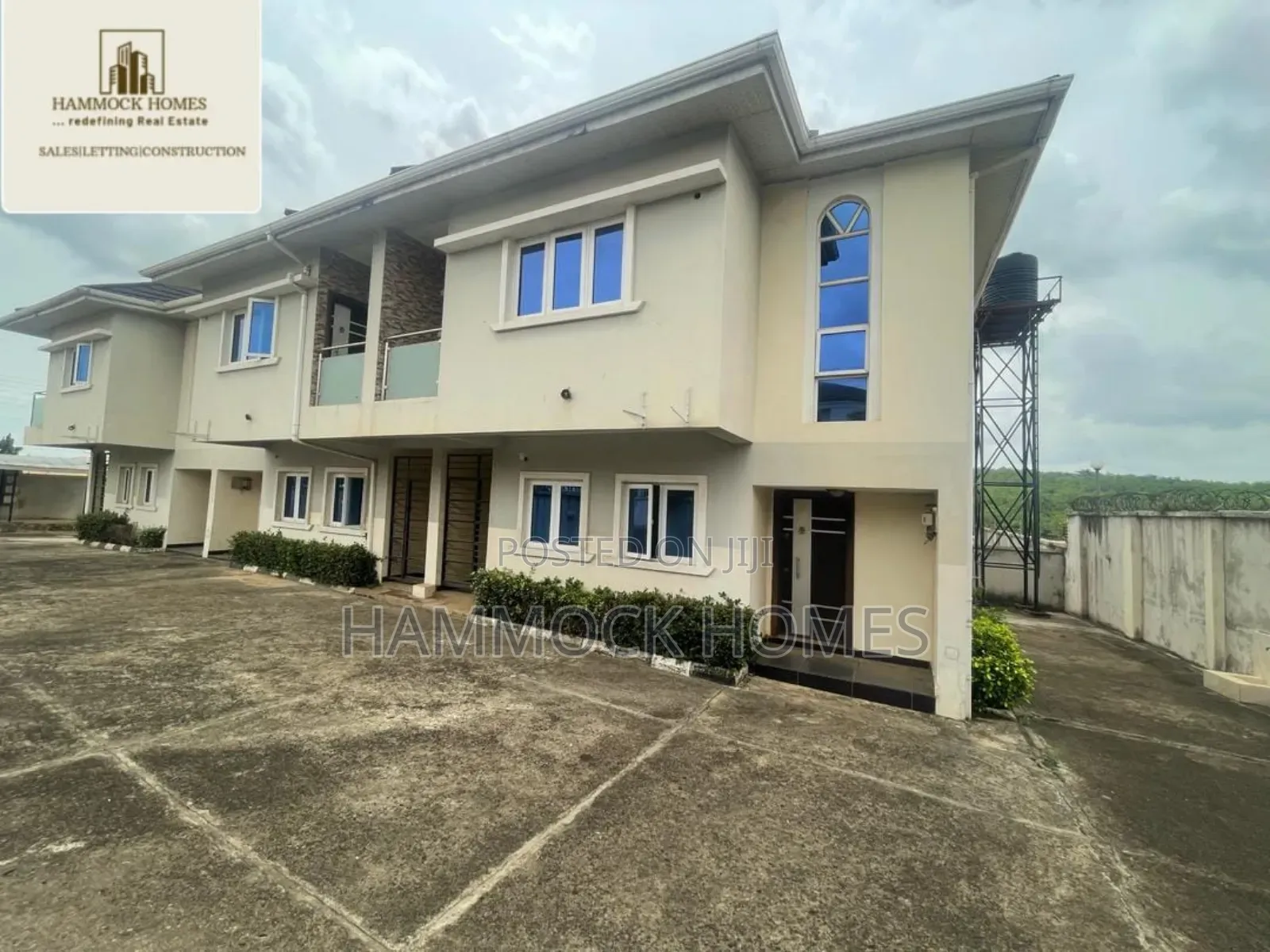 9bdrm Duplex in Alalubosa Gra for sale