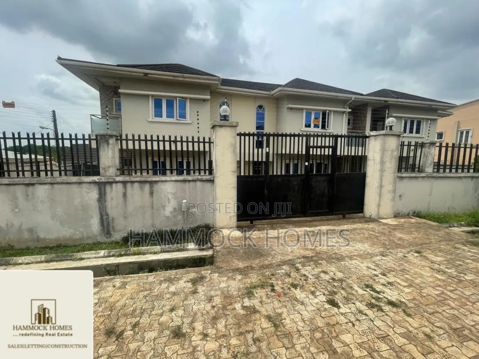9bdrm Duplex in Alalubosa Gra for sale