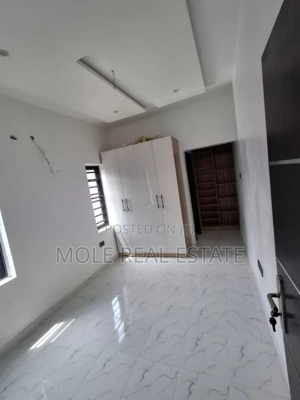 4bdrm Block of Flats in Abiola Farm And for sale