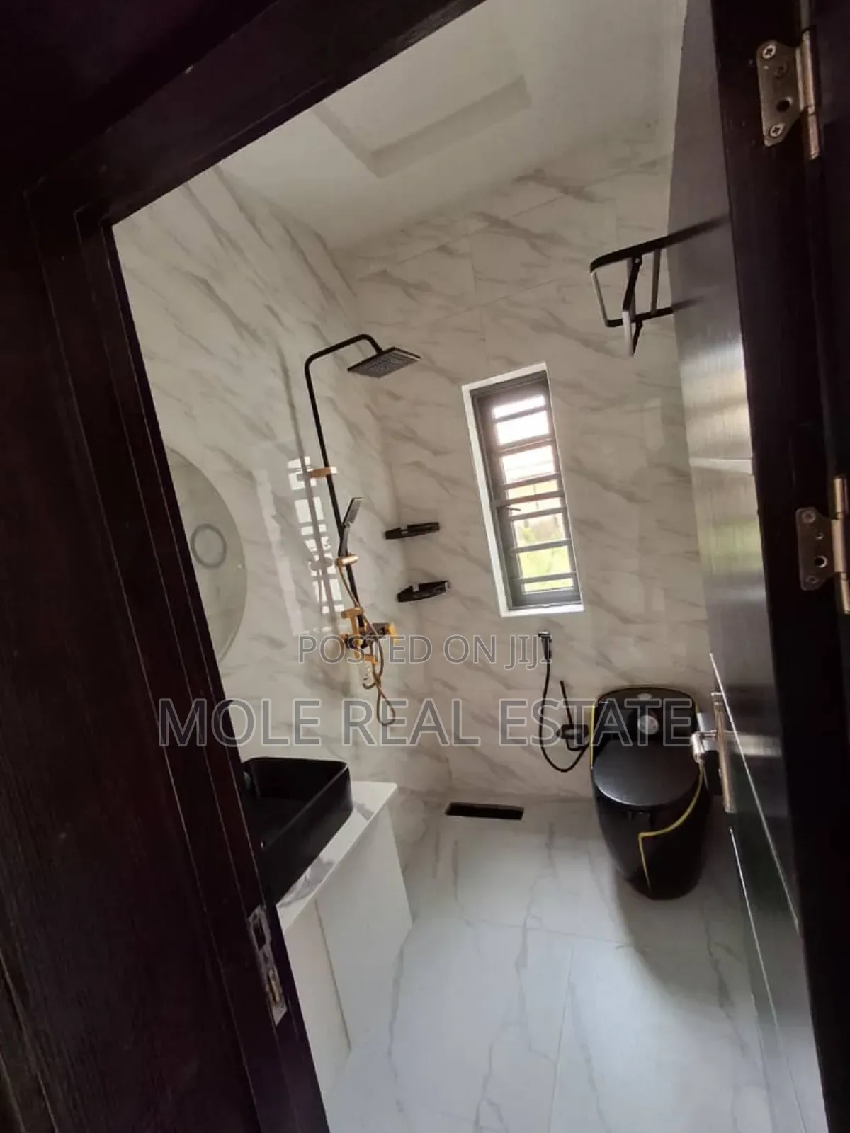 4bdrm Block of Flats in Abiola Farm And for sale