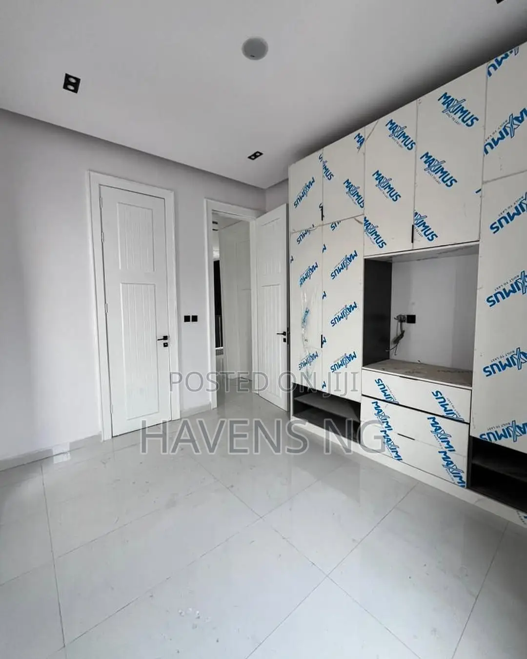 5bdrm Duplex in Idado for sale