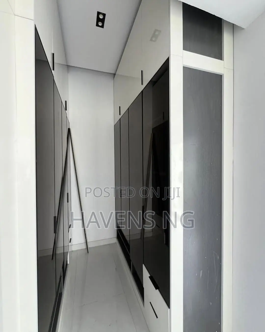 5bdrm Duplex in Idado for sale