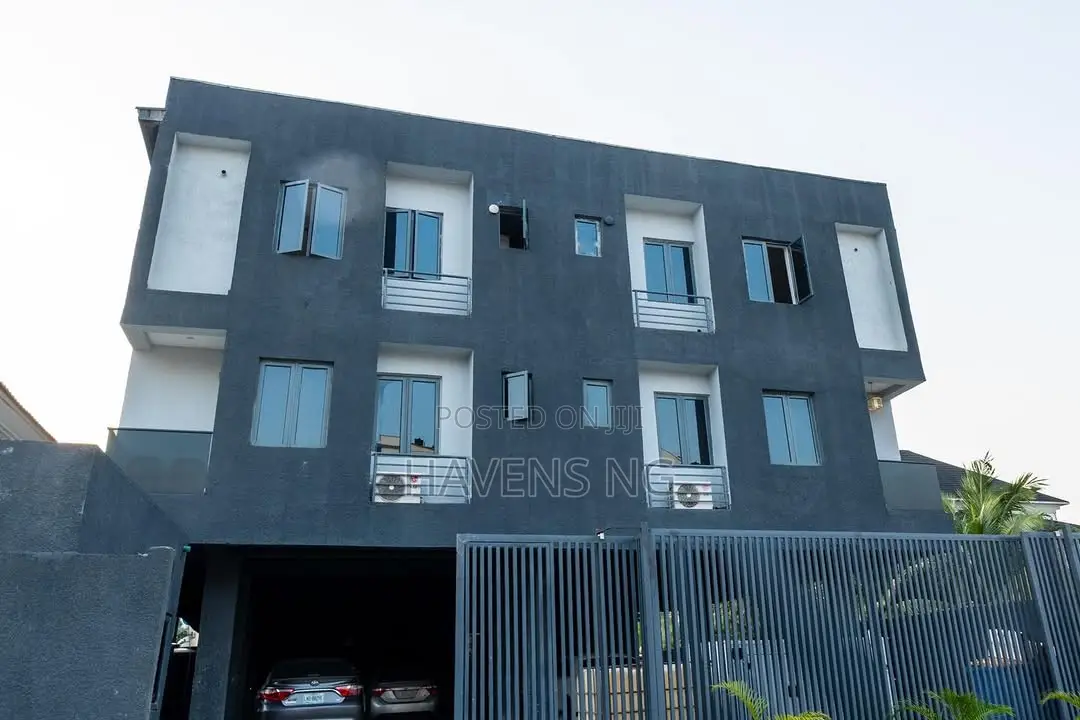 2 Bedroom Apartment With a Wine Bar and Outdoor Patio