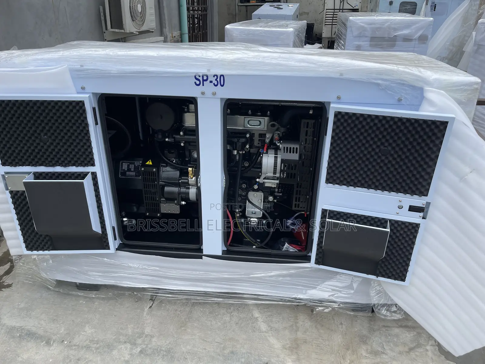 Heavy-duty England Perkins Soundproof Diesel Generator 30kva
