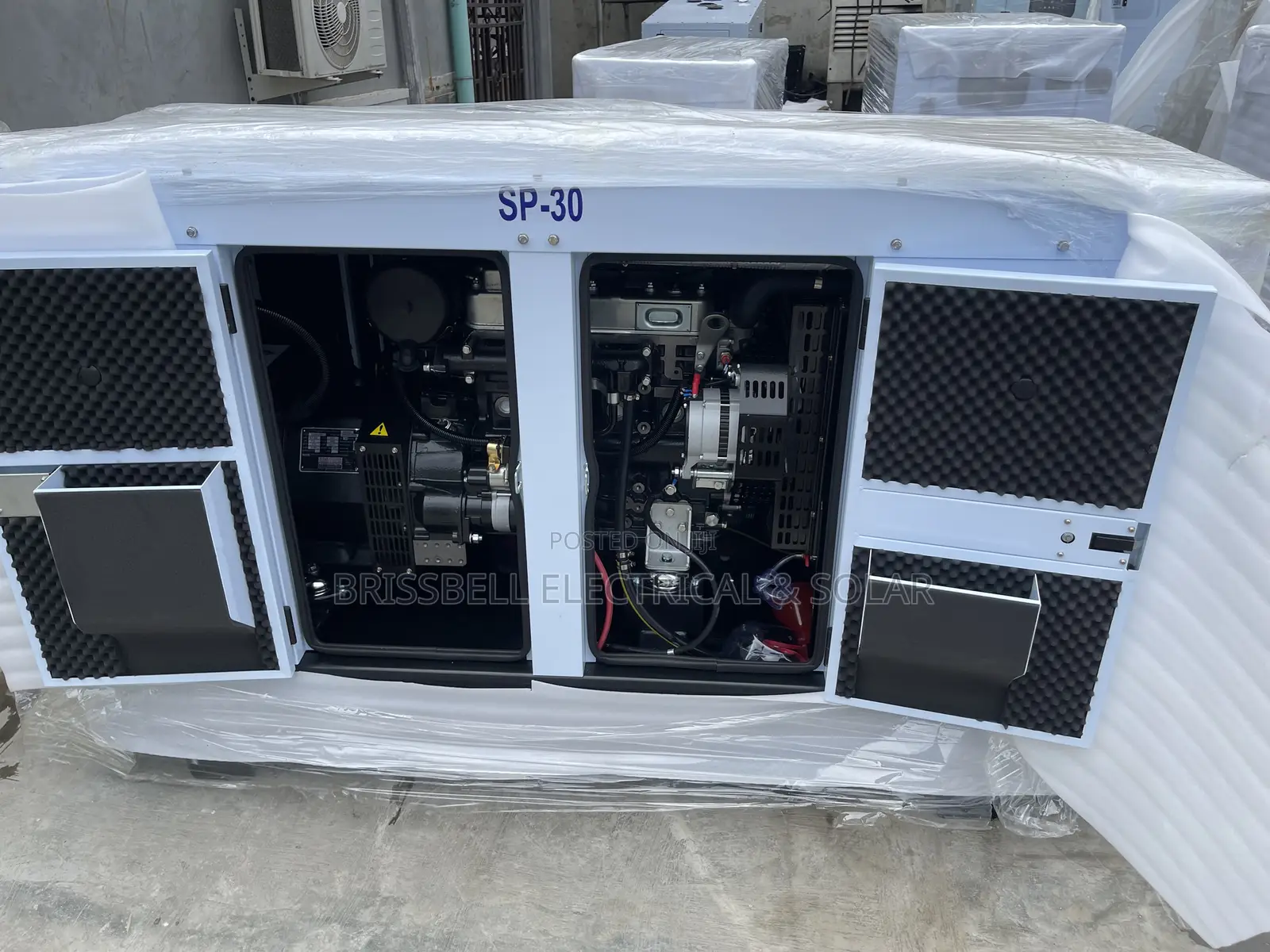Heavy-duty England Perkins Soundproof Diesel Generator 30kva