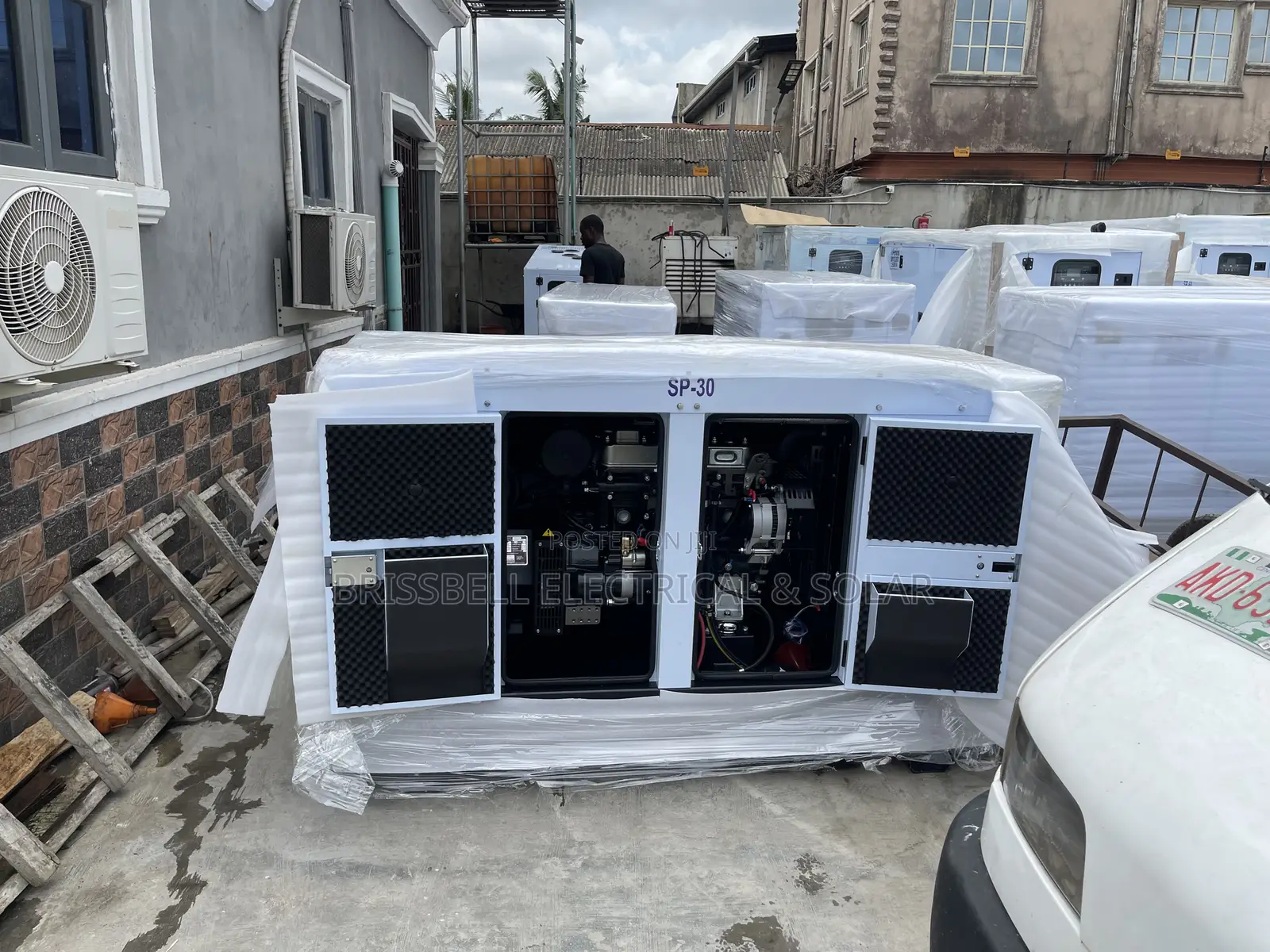 Heavy-duty England Perkins Soundproof Diesel Generator 30kva