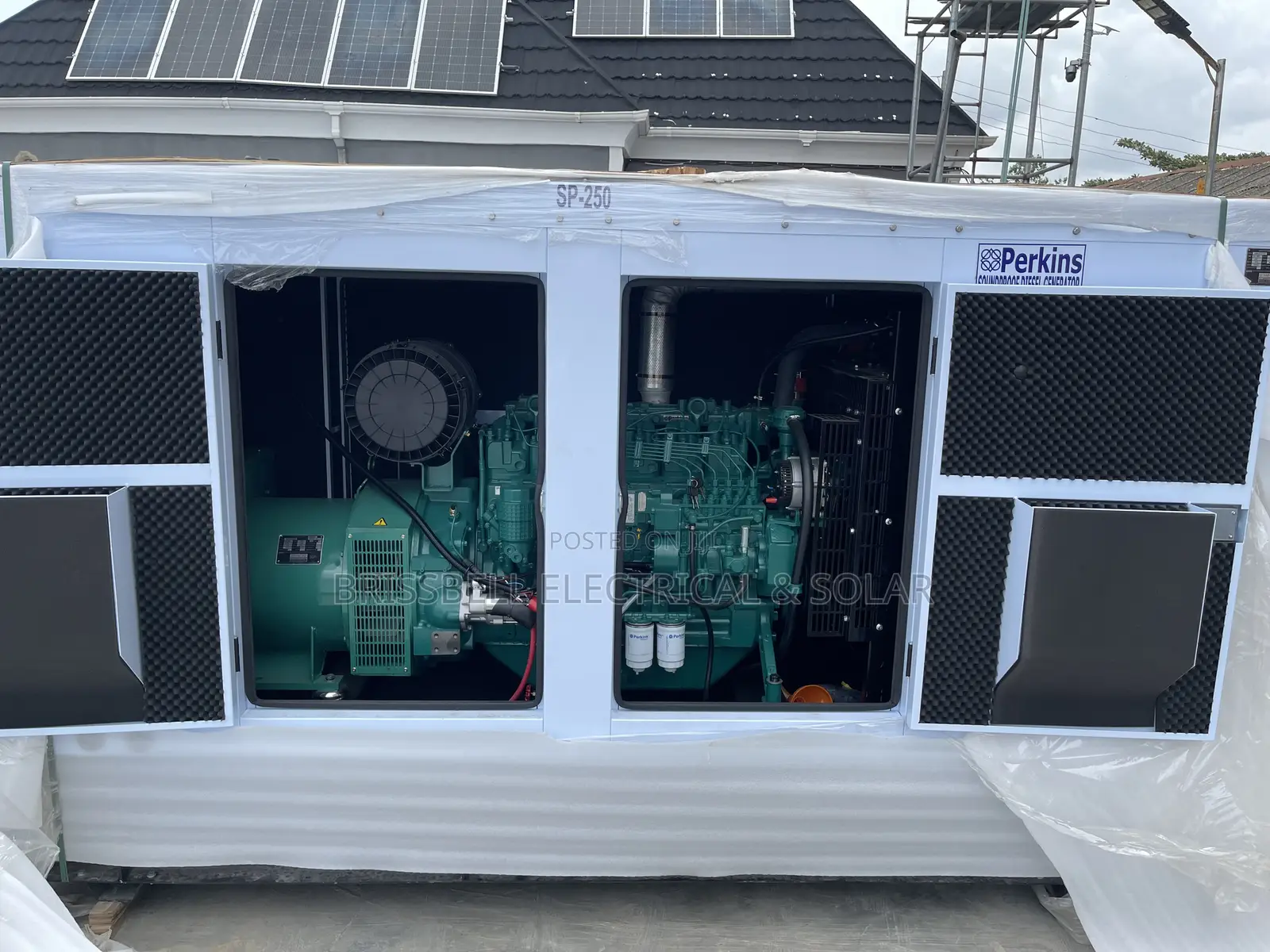 Heavy-duty England Perkins Soundproof Diesel Generator250kva