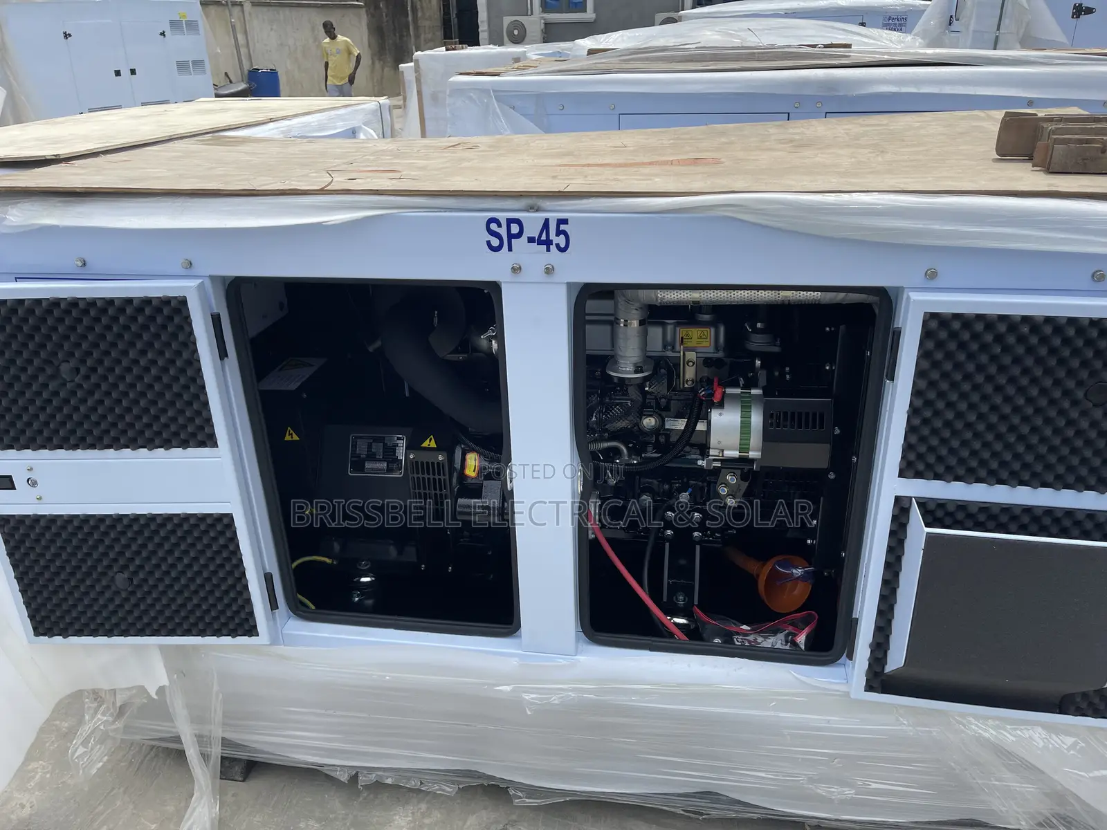 Heavy-duty England Perkins Soundproof Diesel Generator 45kva