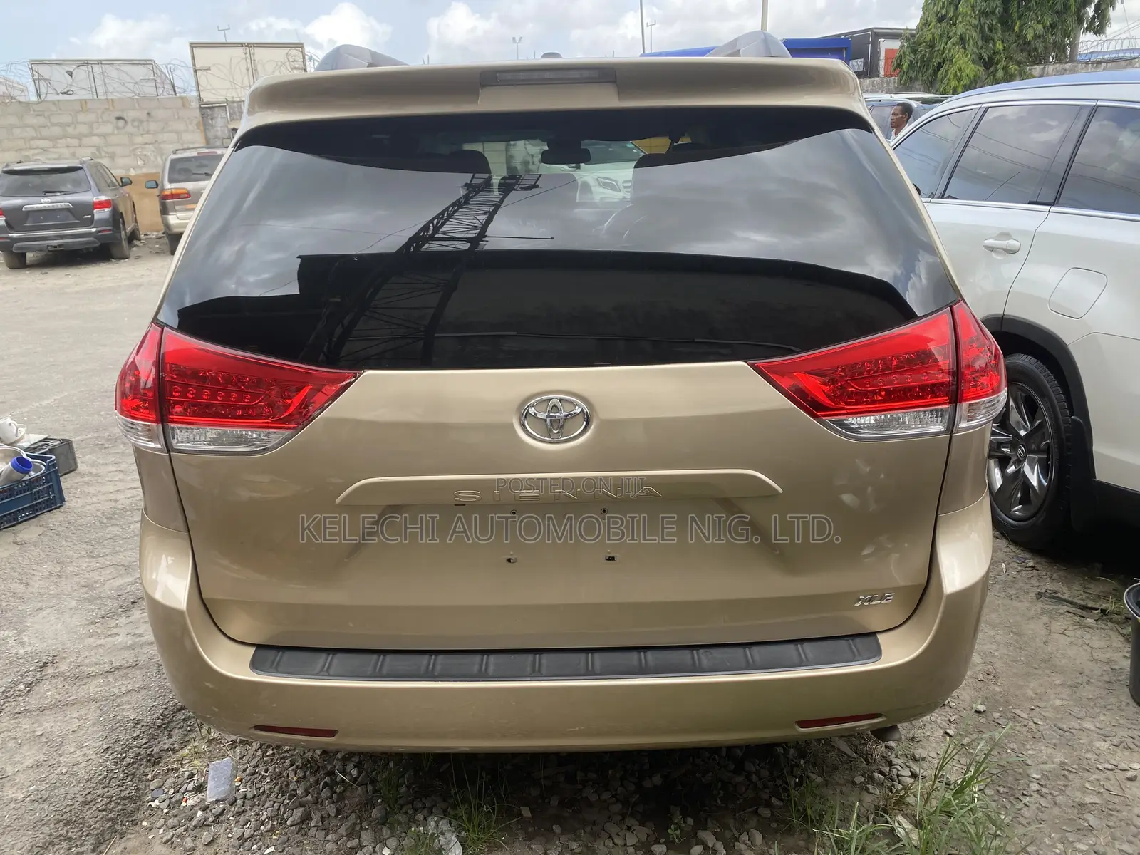 Toyota Sienna XLE 7 Passenger Mobility 2012 Gold