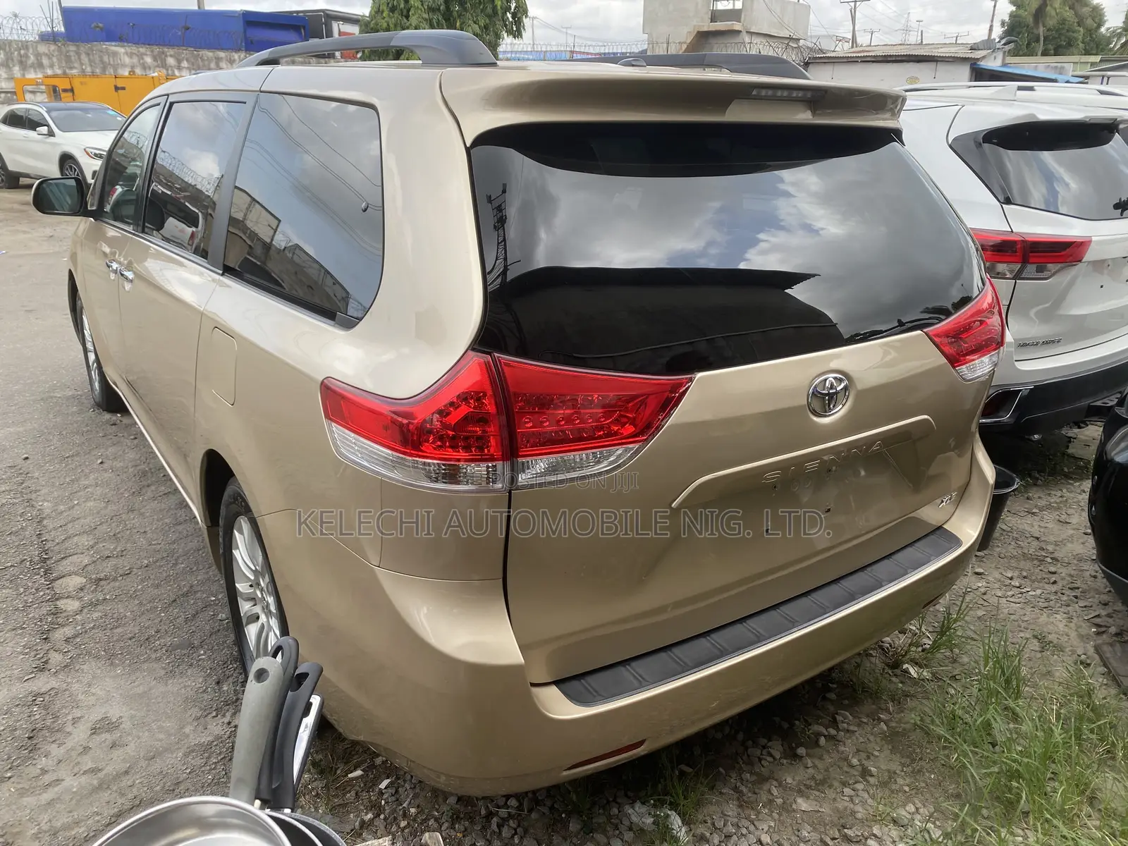 Toyota Sienna XLE 7 Passenger Mobility 2012 Gold